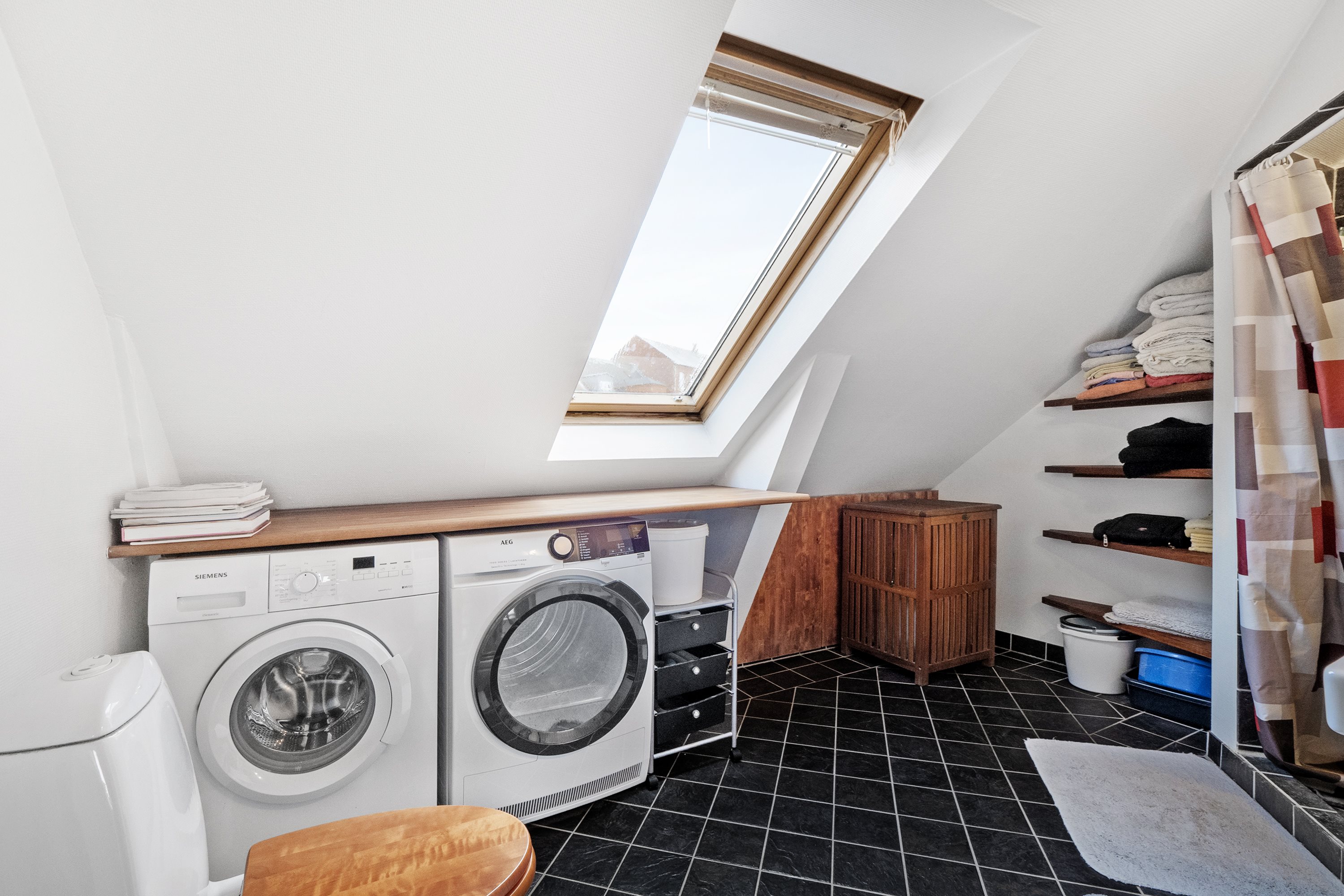 Fremhævet badeværelse billede i fuldskærmstilstand. Billede af Smøgen 4B, 1., 7800 Skive