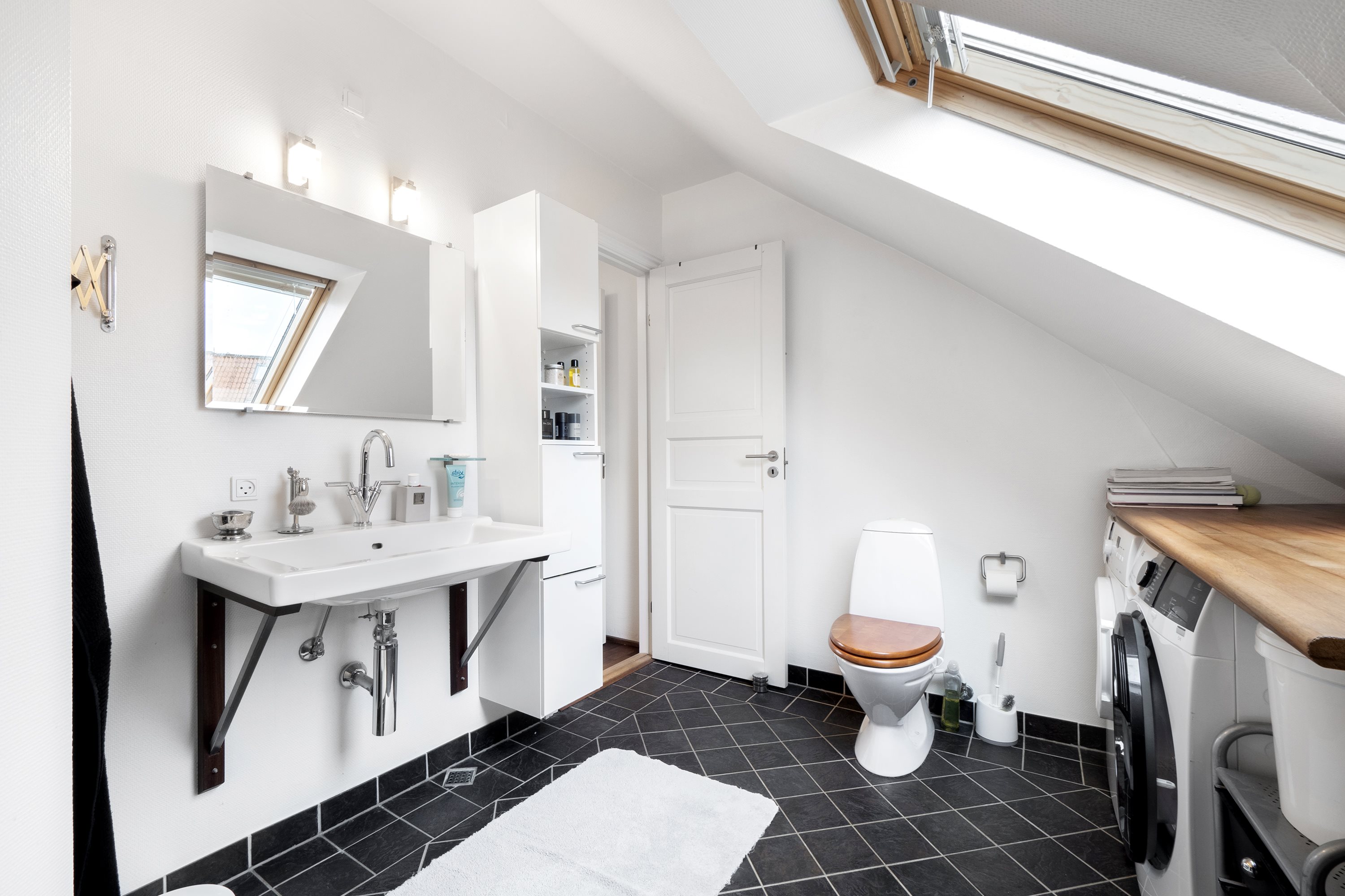 Fremhævet badeværelse billede i fuldskærmstilstand. Billede af Smøgen 4B, 1., 7800 Skive