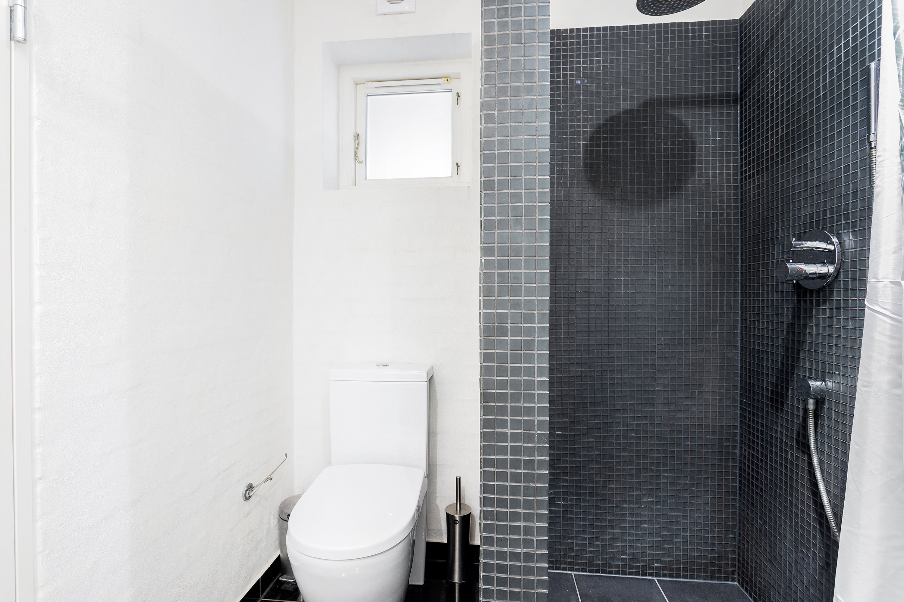 Fremhævet badeværelse billede i fuldskærmstilstand. Billede af Højensvej 32A, Gl. Skagen, 9990 Skagen