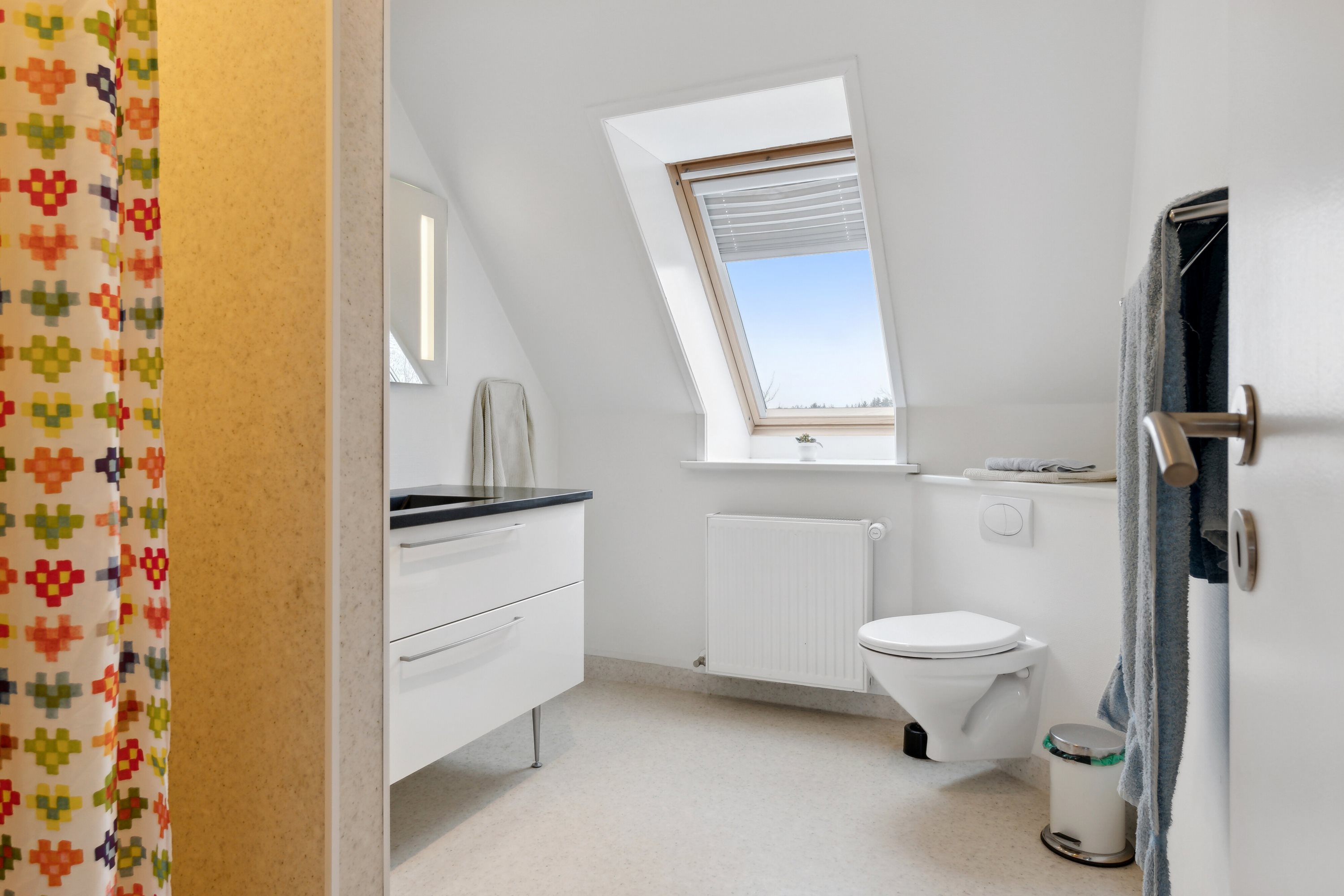 Fremhævet badeværelse billede i fuldskærmstilstand. Billede af Snevrevej 4A, Højrup,Horne, 9850 Hirtshals