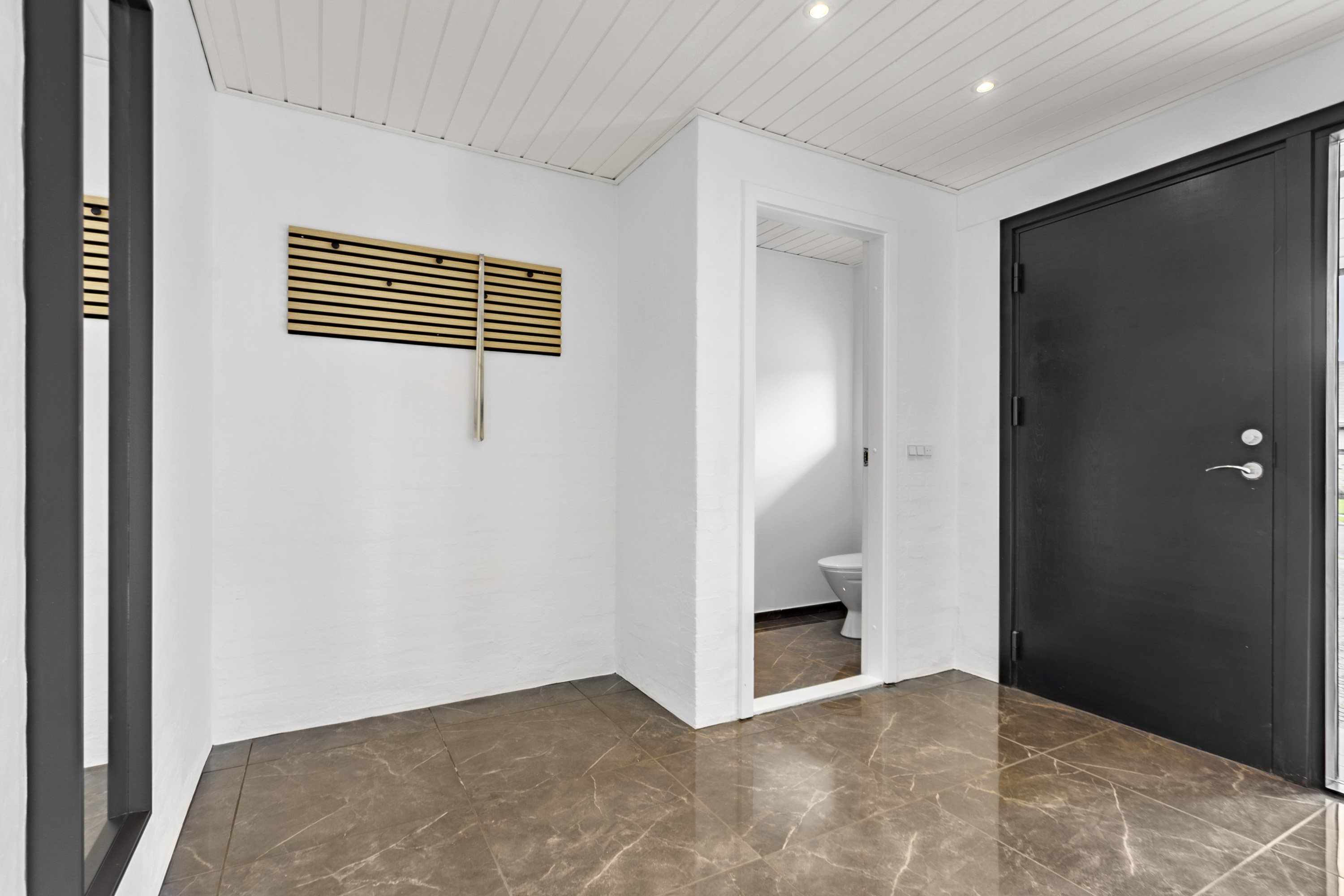 Fremhævet entré billede i fuldskærmstilstand. Billede af Holger Drachmanns Vej 2B, 9900 Frederikshavn