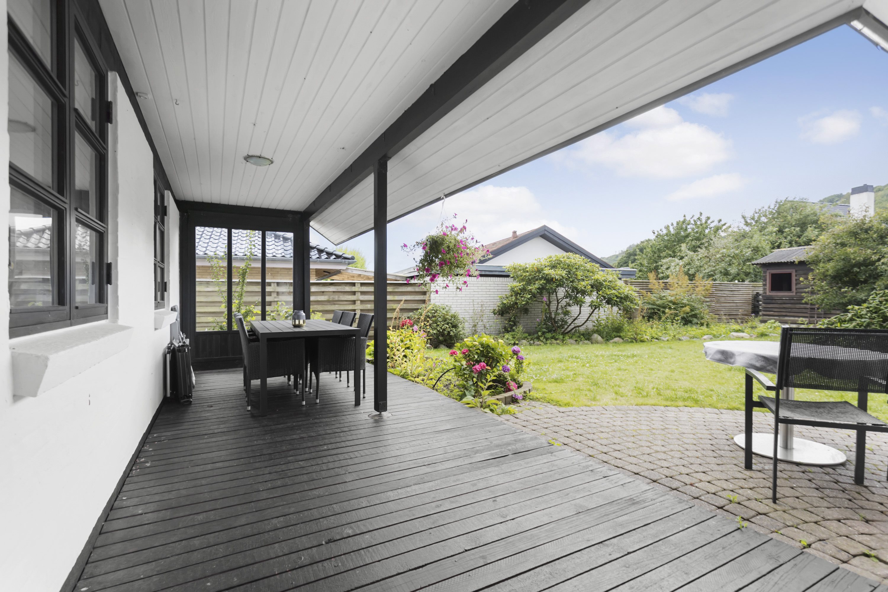 Fremhævet overdækket terrasse billede i fuldskærmstilstand. Billede af Holger Drachmanns Vej 2B, 9900 Frederikshavn
