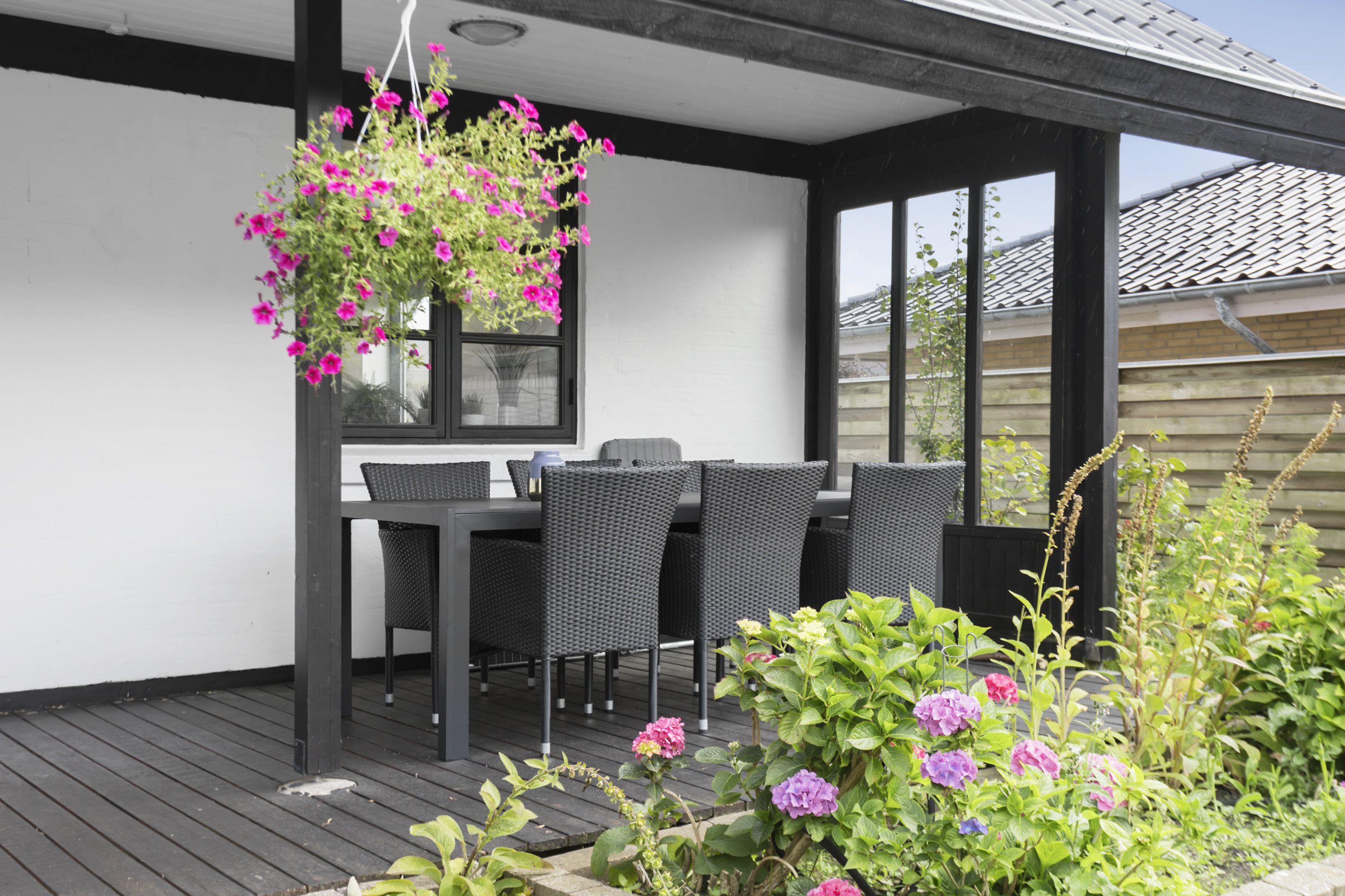 Fremhævet terrasse billede i fuldskærmstilstand. Billede af Holger Drachmanns Vej 2B, 9900 Frederikshavn