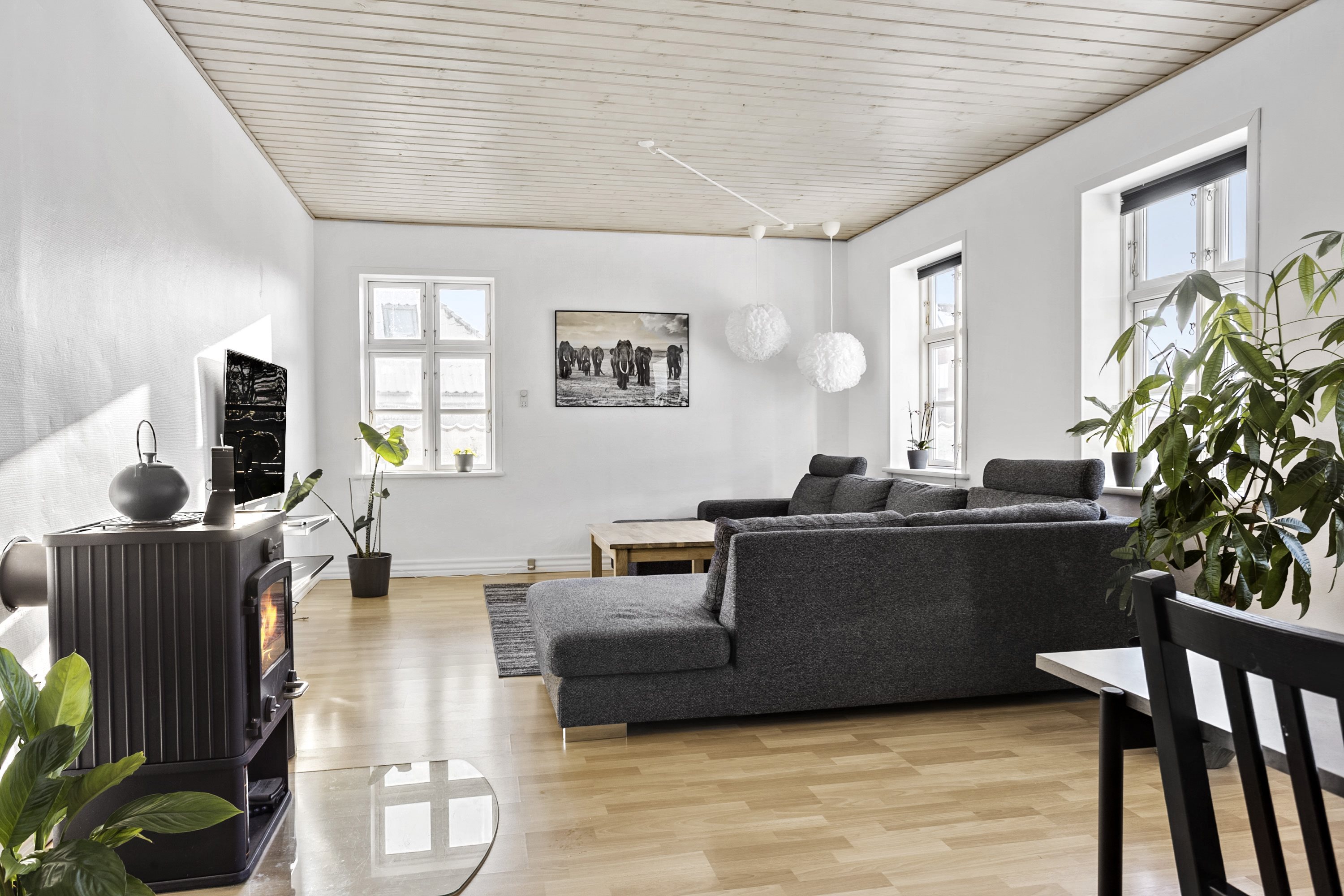 Fremhævet stue billede i fuldskærmstilstand. Billede af Svanevej 40, 6100 Haderslev