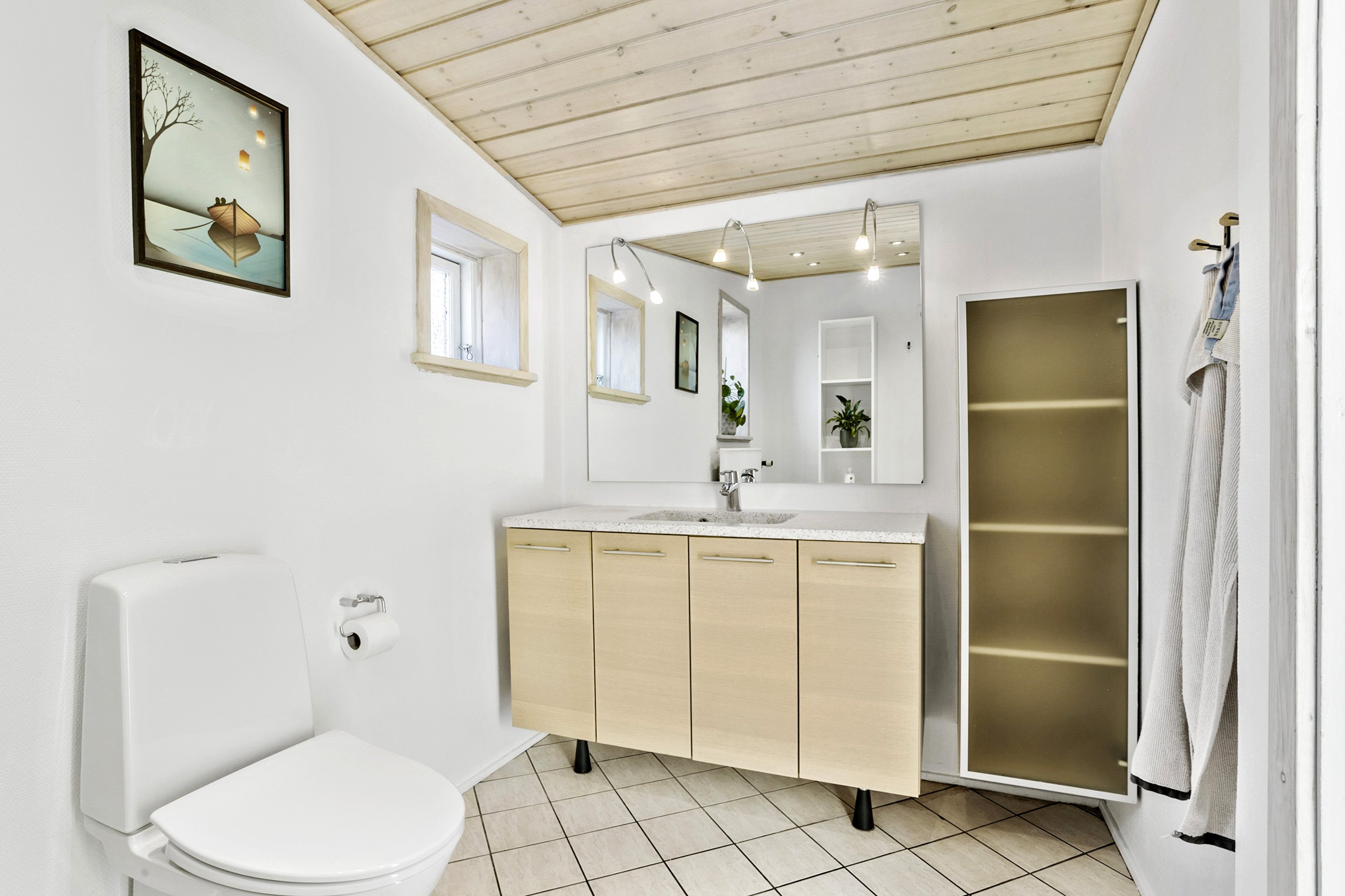 Fremhævet badeværelse billede i fuldskærmstilstand. Billede af Svanevej 40, 6100 Haderslev