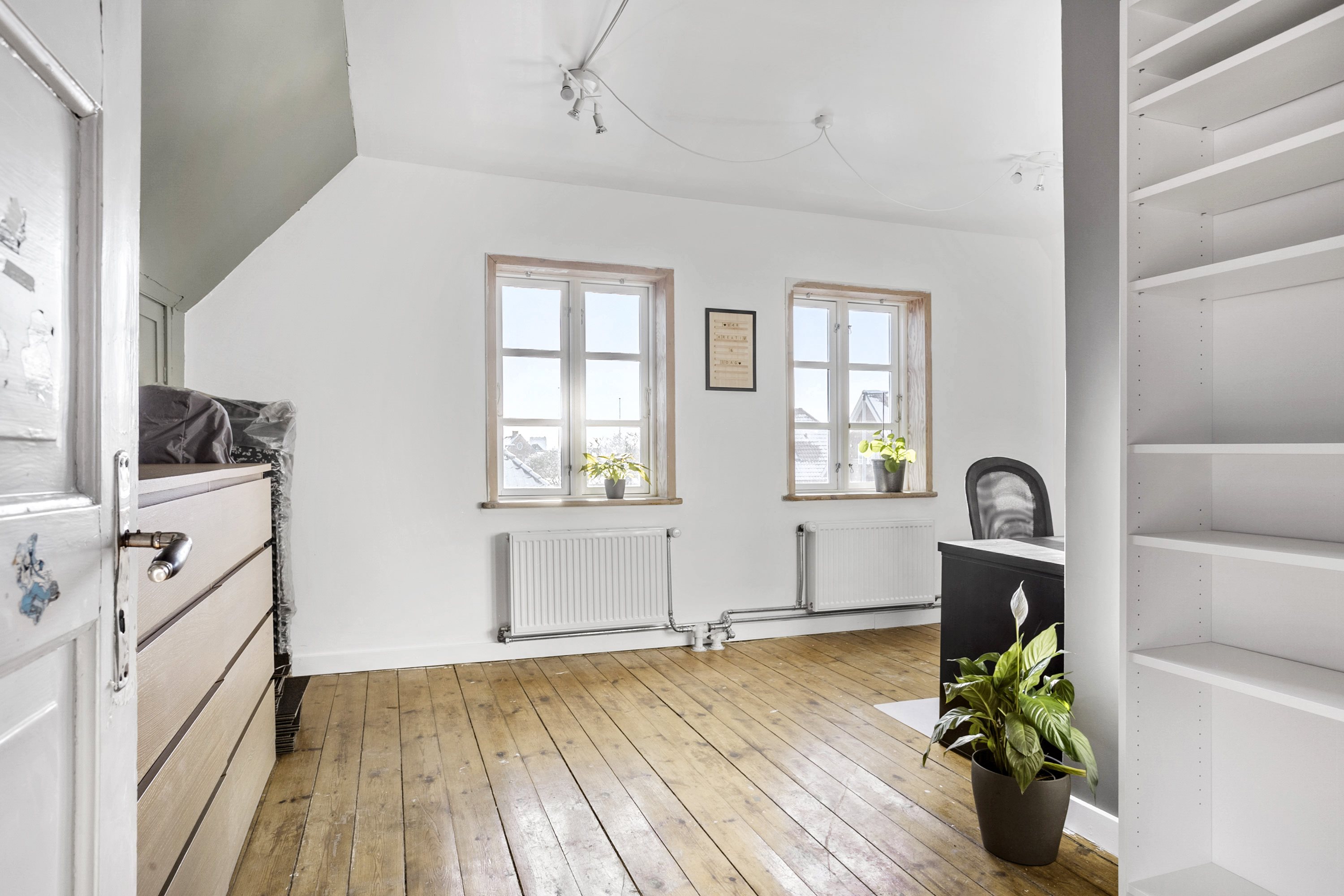 Fremhævet kontor billede i fuldskærmstilstand. Billede af Svanevej 40, 6100 Haderslev