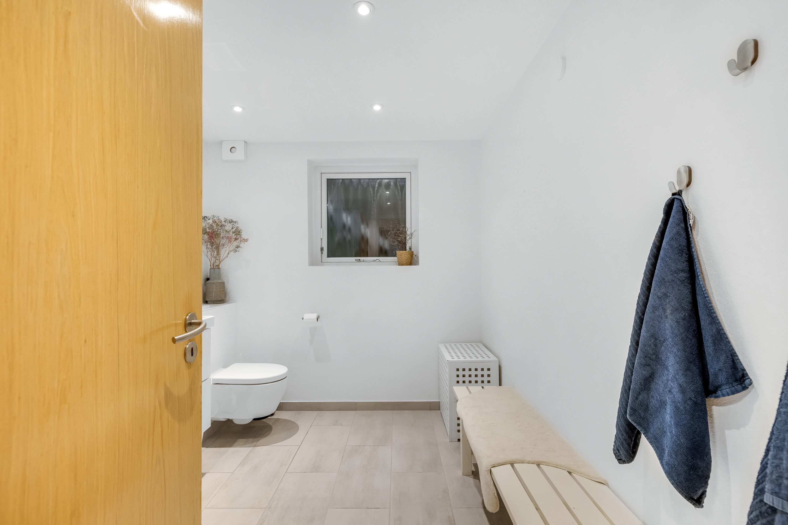 Fremhævet bad billede i fuldskærmstilstand. Billede af Holmstruphøjvej 39, Holmstrup, 8210 Aarhus V