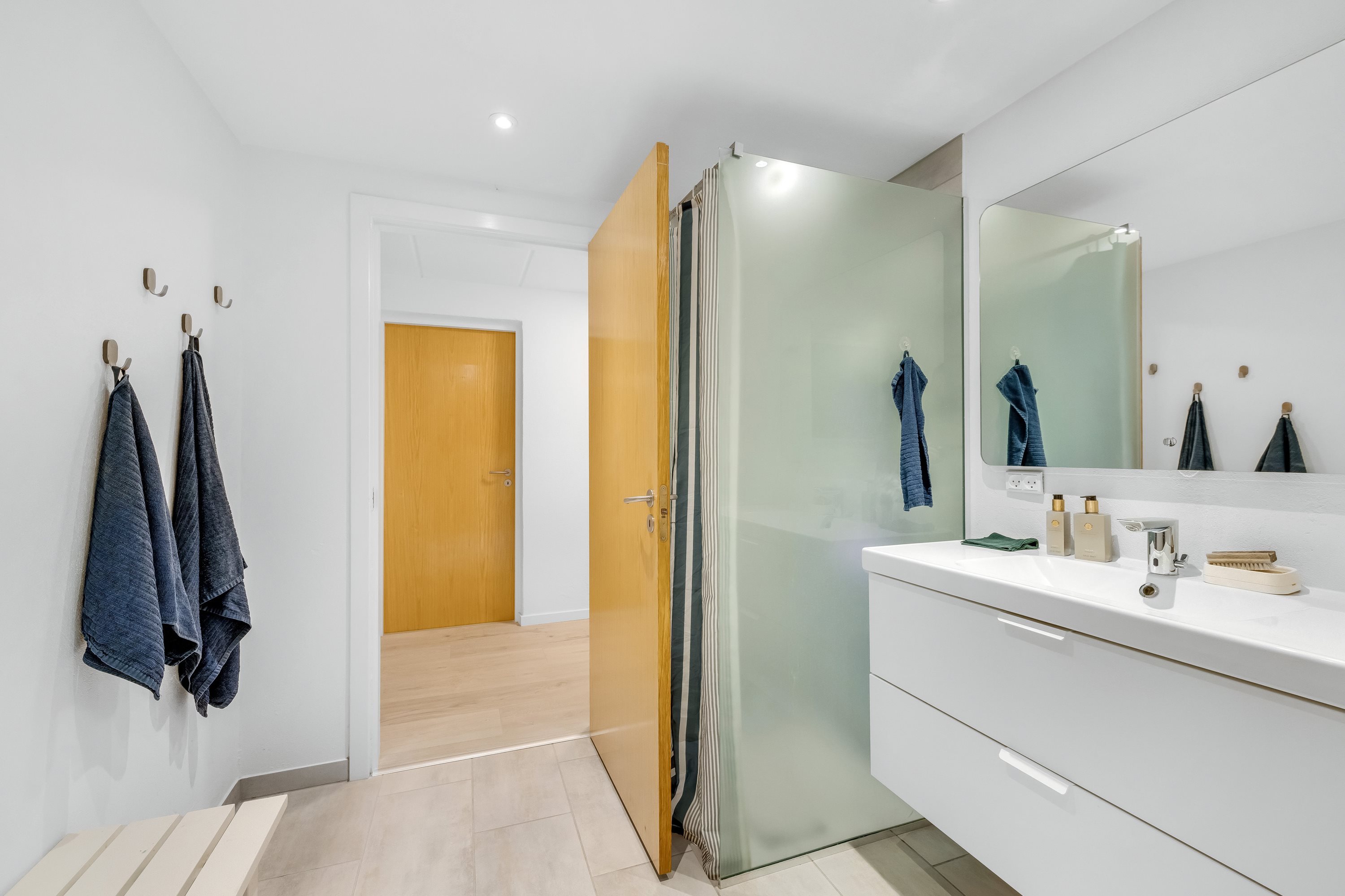 Fremhævet bad billede i fuldskærmstilstand. Billede af Holmstruphøjvej 39, Holmstrup, 8210 Aarhus V