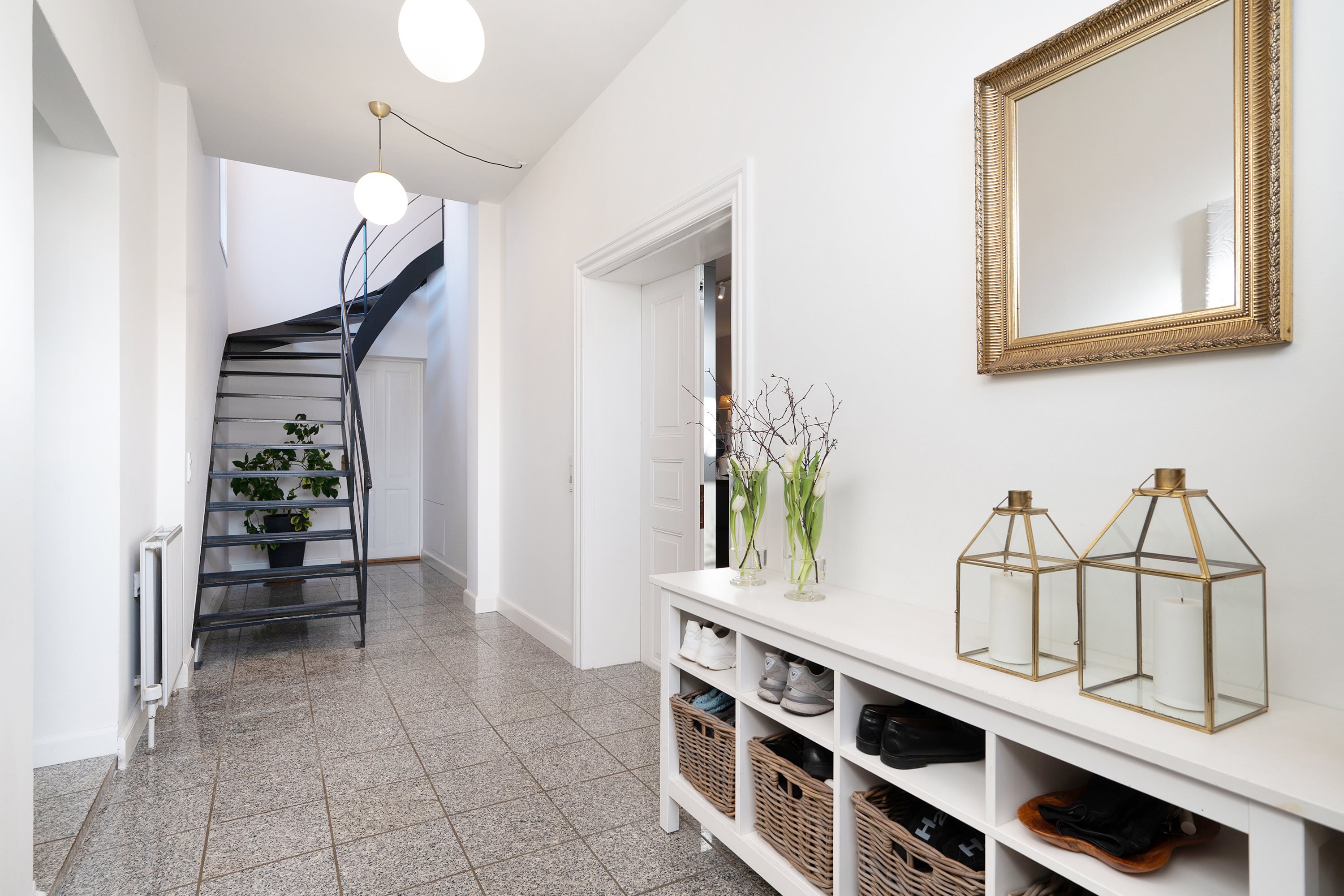 Fremhævet hall billede i fuldskærmstilstand. Billede af Overgade 17, 8400 Ebeltoft