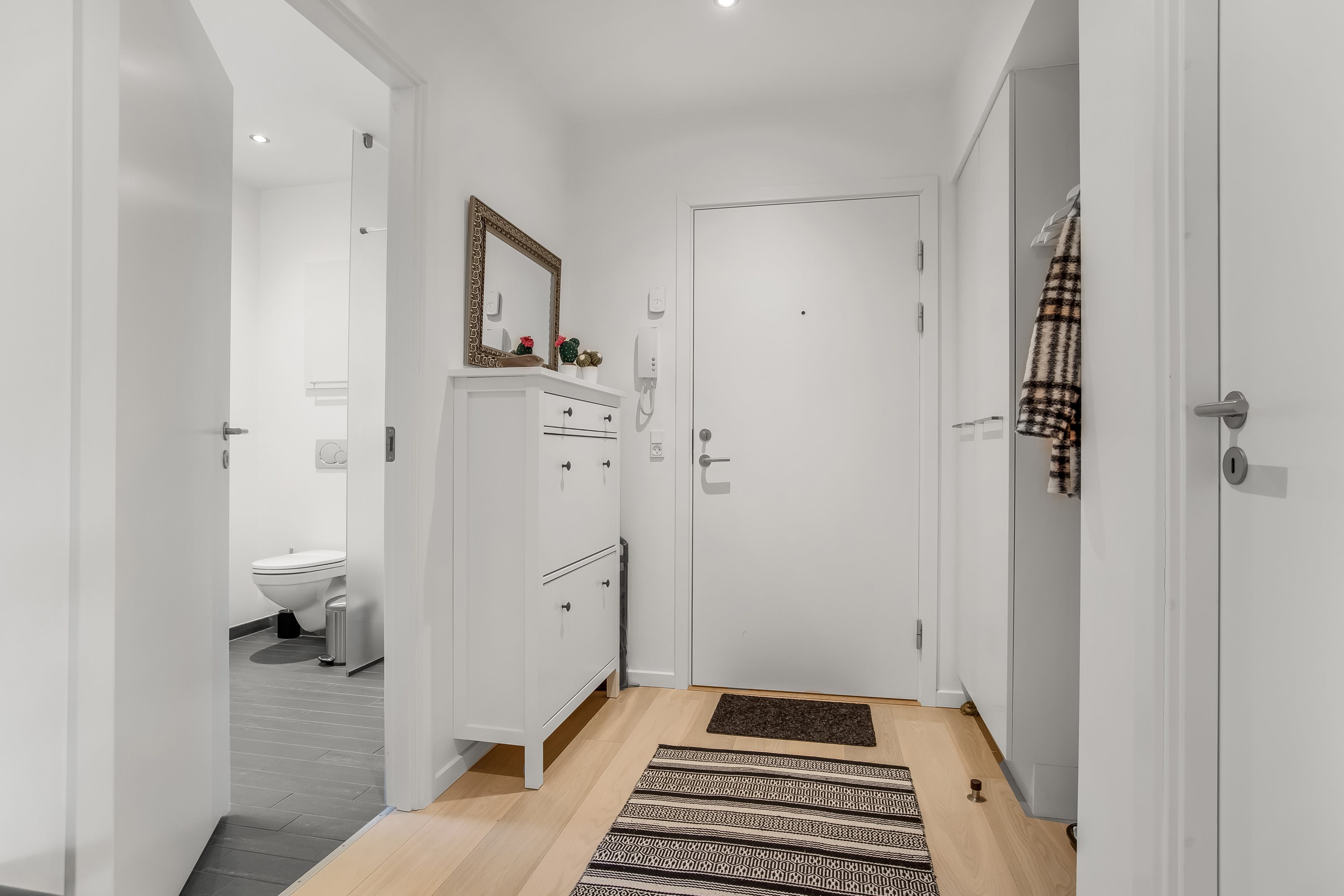 Fremhævet entré billede i fuldskærmstilstand. Billede af Sct Jørgens Gade 24, st.., 7500 Holstebro