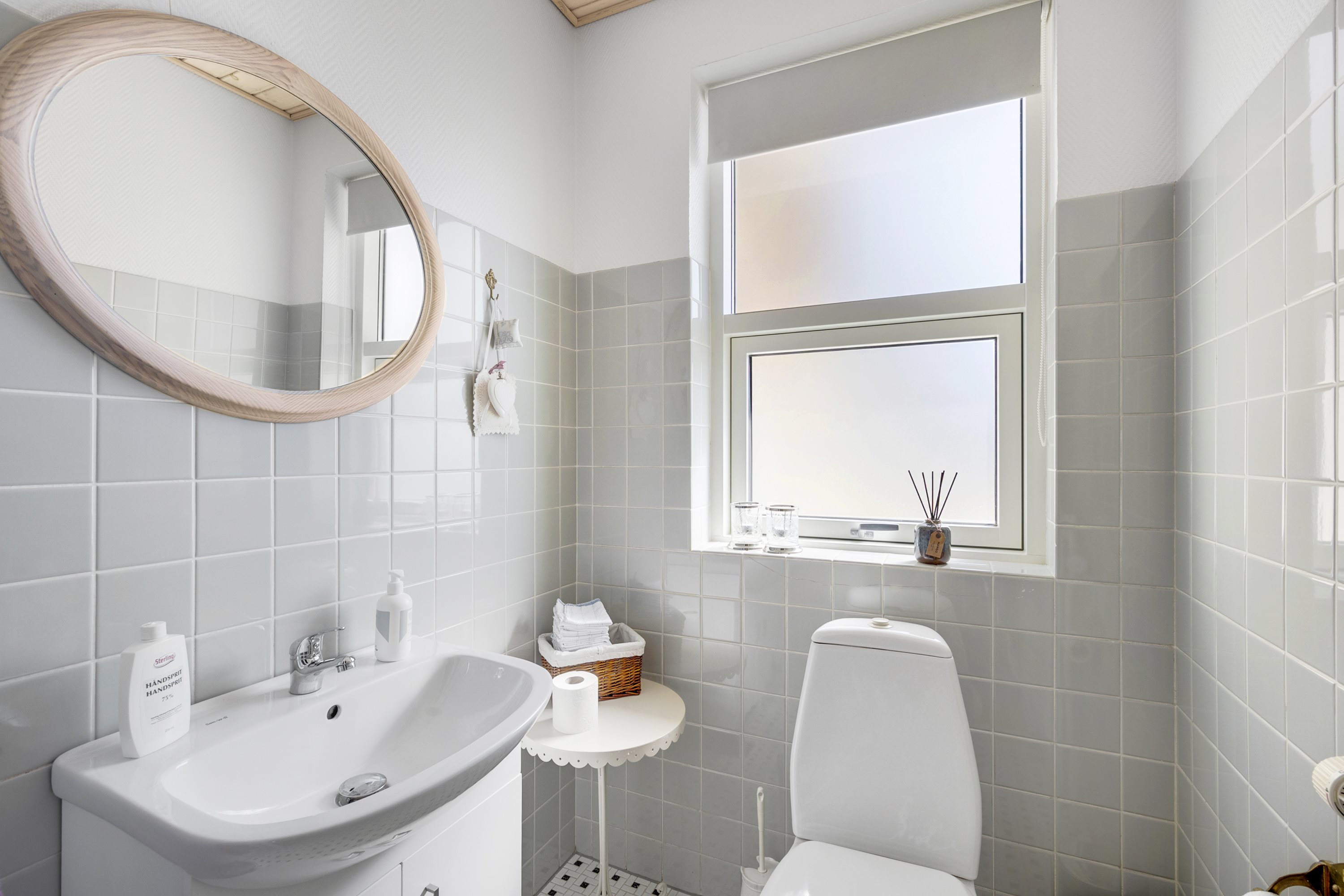 Fremhævet gæstetoilet billede i fuldskærmstilstand. Billede af Ilbrovej 379, Ilbro, 9800 Hjørring