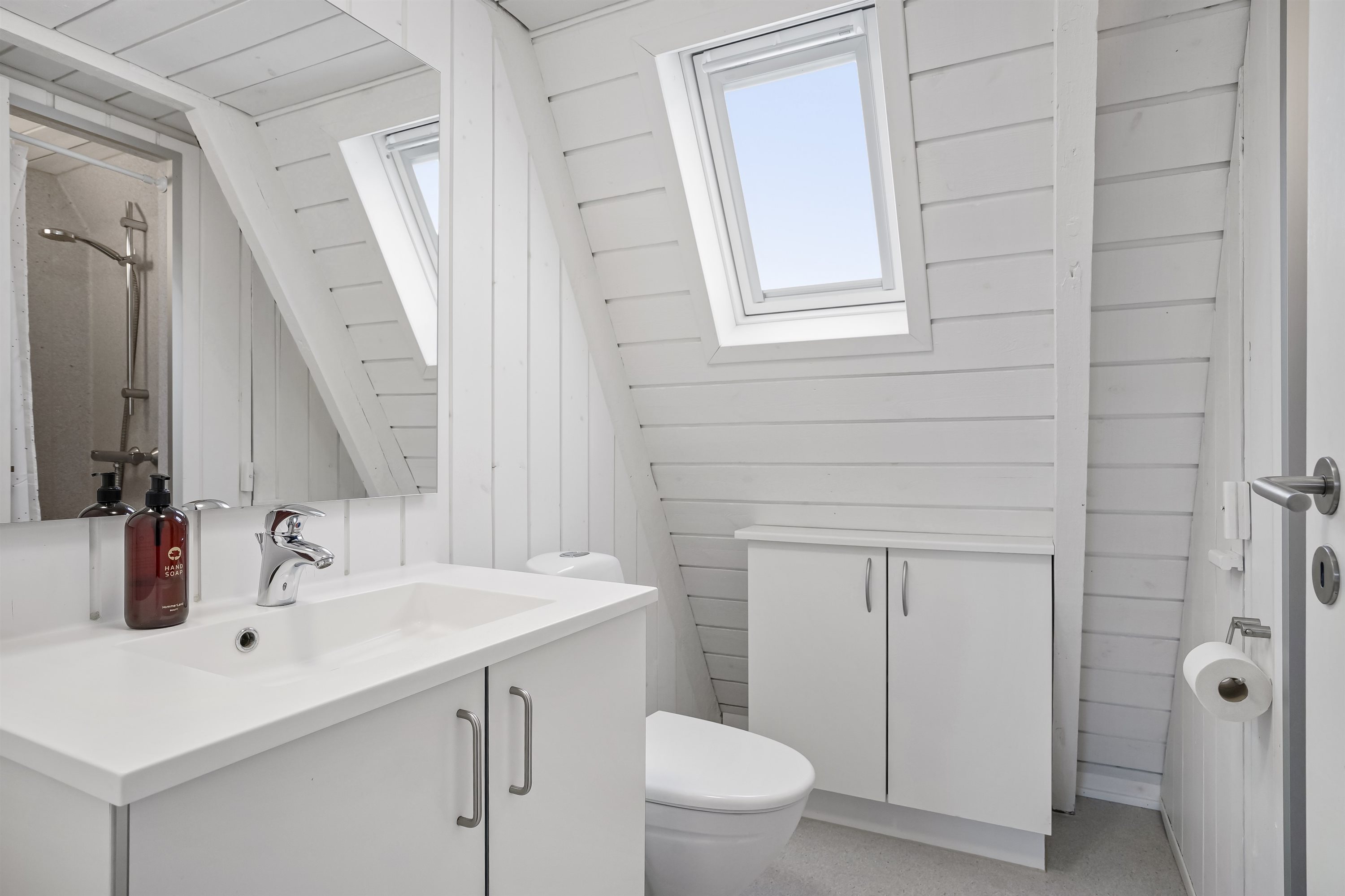 Fremhævet badeværelse billede i fuldskærmstilstand. Billede af Golfsvinget 198, Gatten, 9640 Farsø