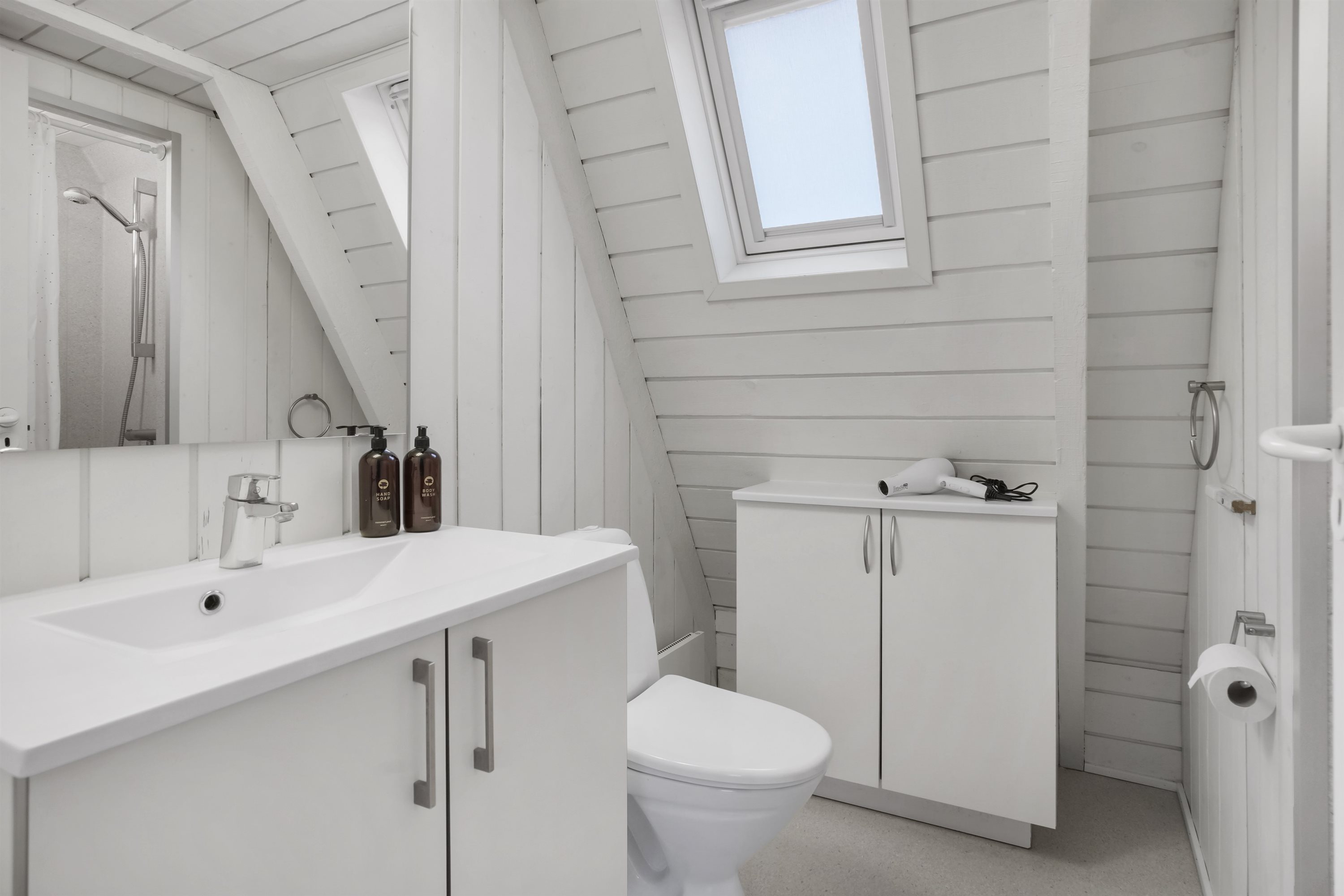 Fremhævet badeværelse billede i fuldskærmstilstand. Billede af Golfsvinget 196, Gatten, 9640 Farsø