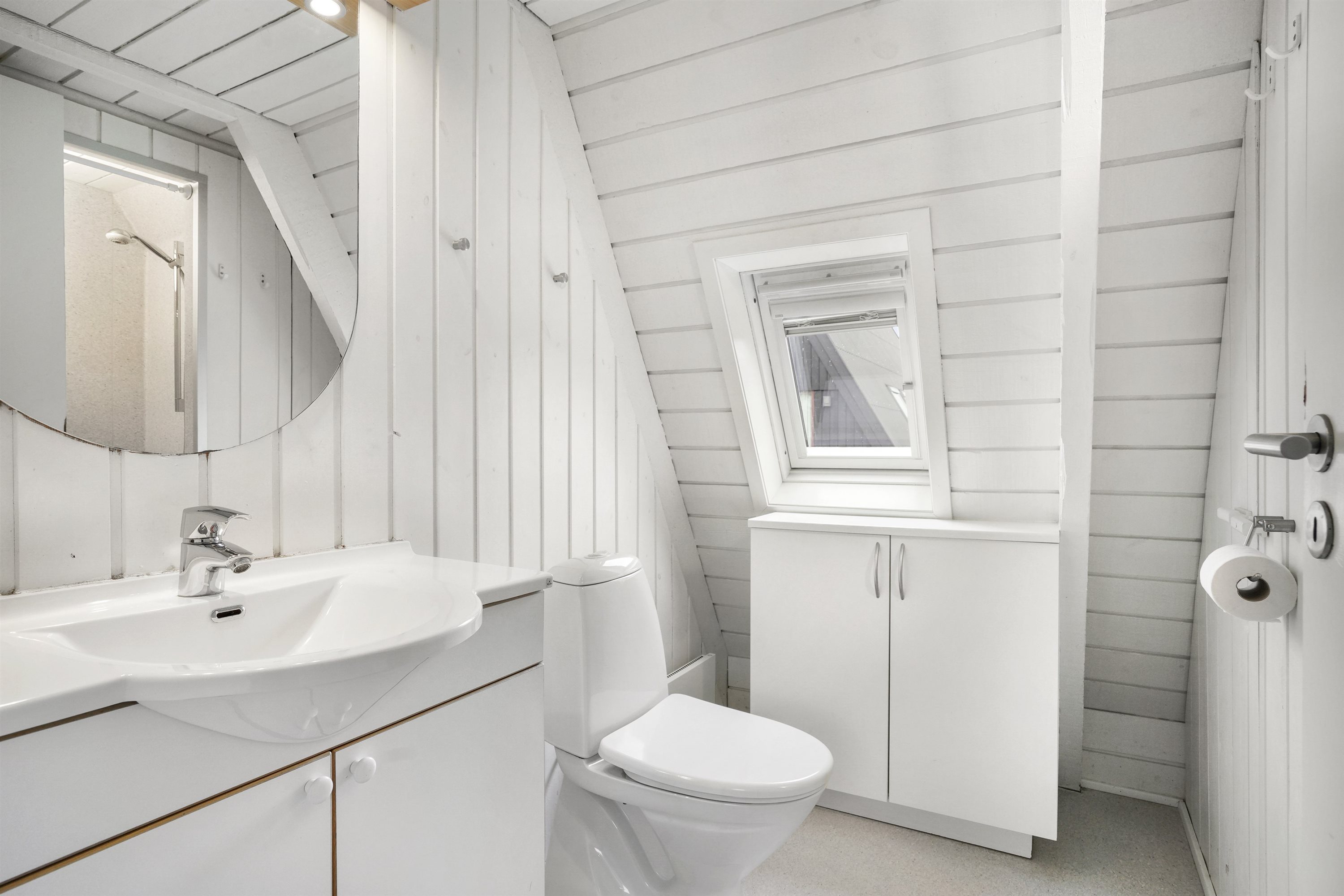 Fremhævet badeværelse billede i fuldskærmstilstand. Billede af Golfsvinget 197, Gatten, 9640 Farsø