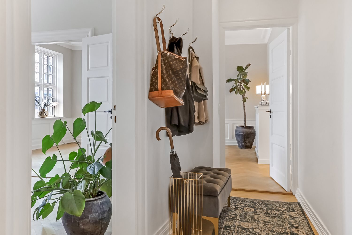 Fremhævet andet billede i fuldskærmstilstand. Billede af Mageløs 10, 2. th., 5000 Odense C