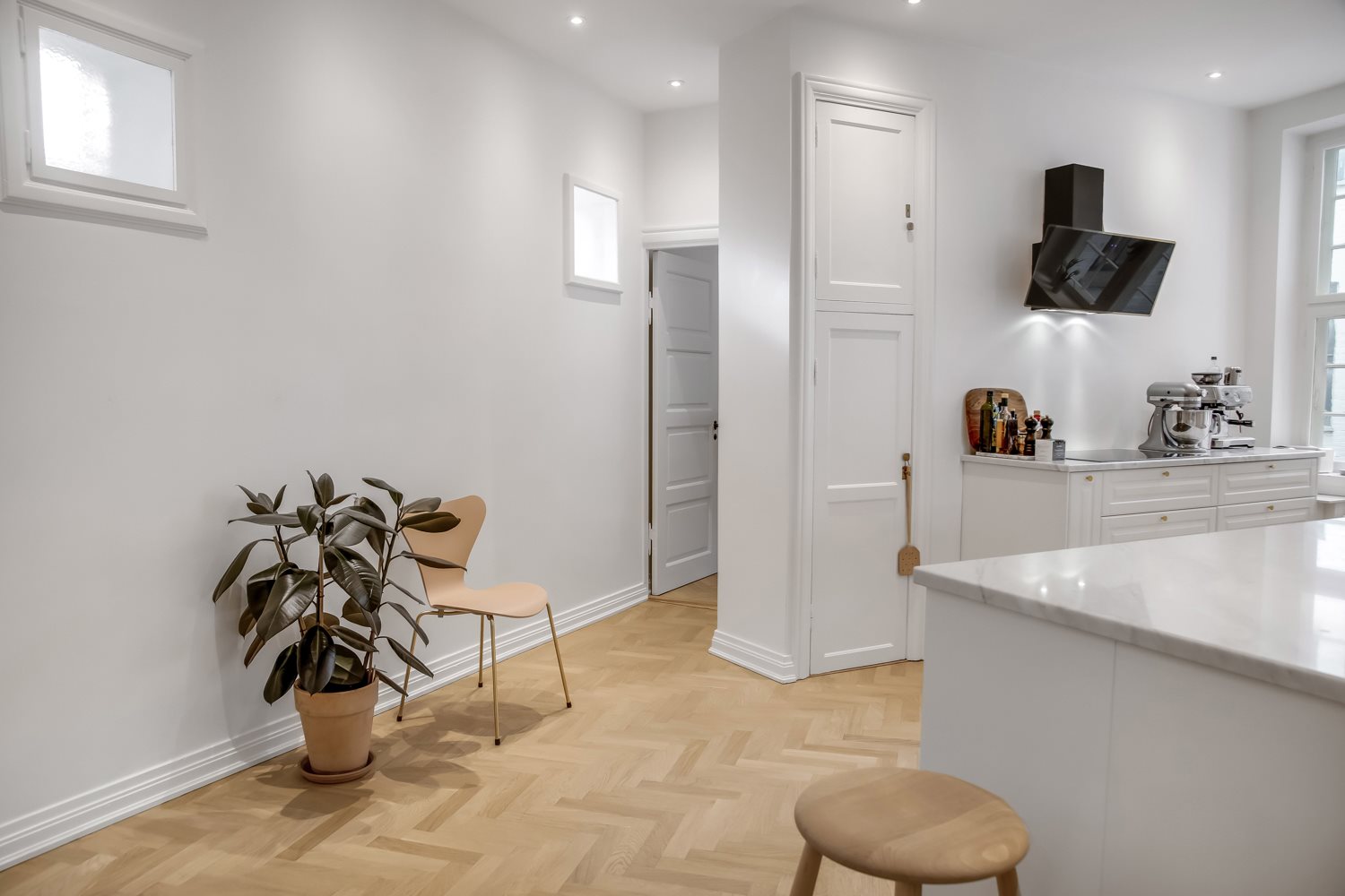 Fremhævet køkken billede i fuldskærmstilstand. Billede af Mageløs 10, 2. th., 5000 Odense C