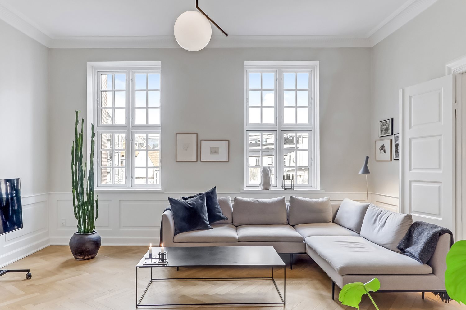 Fremhævet stue billede i fuldskærmstilstand. Billede af Mageløs 10, 2. th., 5000 Odense C