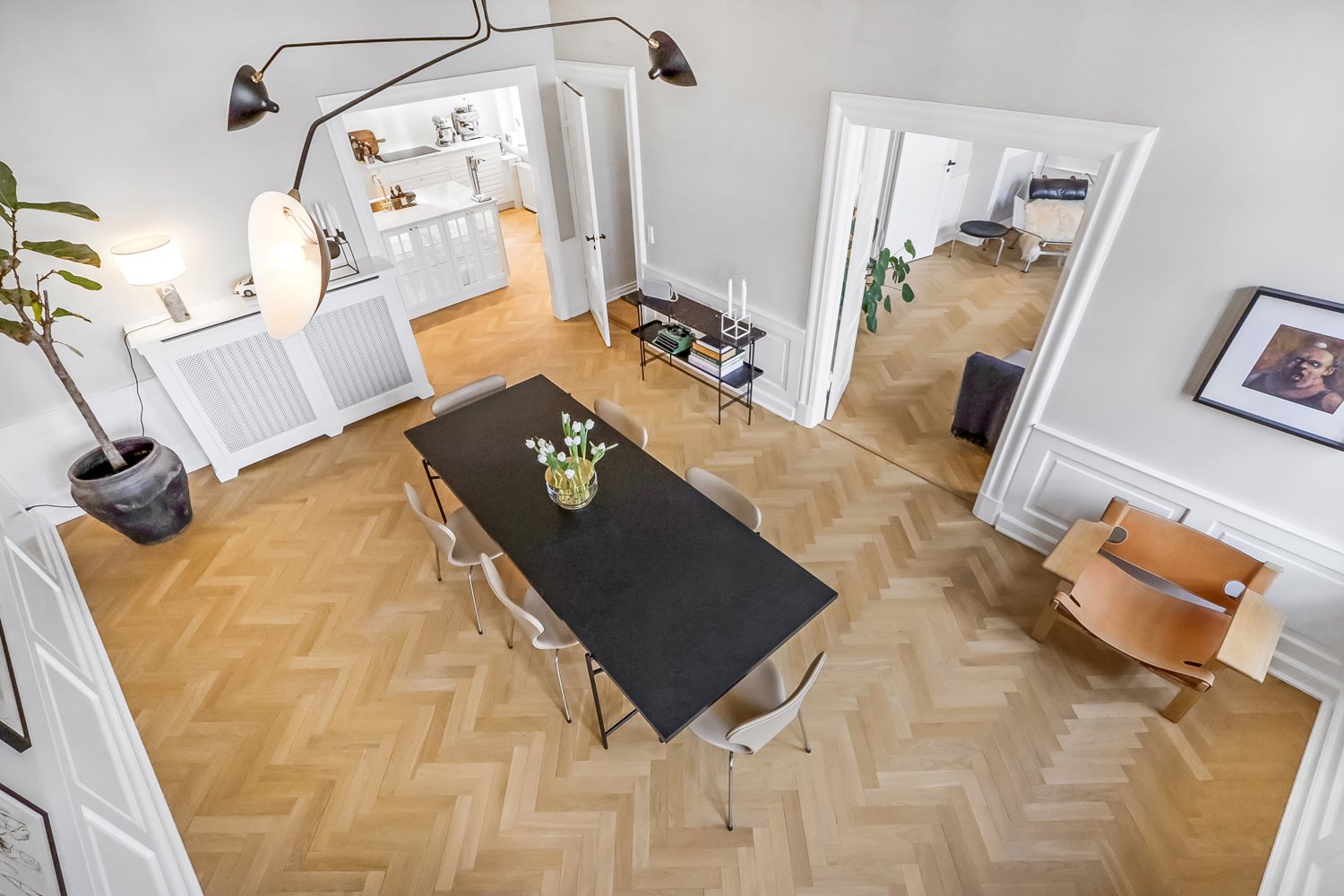 Fremhævet stue billede i fuldskærmstilstand. Billede af Mageløs 10, 2. th., 5000 Odense C