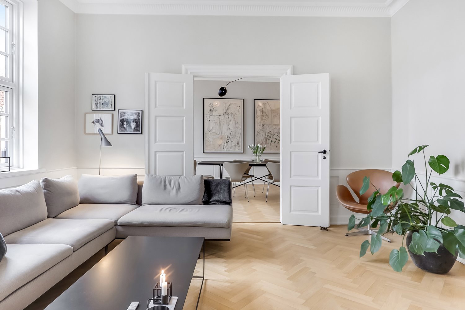 Fremhævet stue billede i fuldskærmstilstand. Billede af Mageløs 10, 2. th., 5000 Odense C