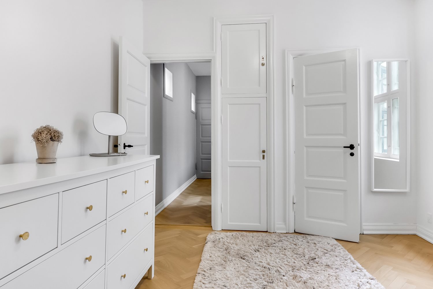 Fremhævet andet billede i fuldskærmstilstand. Billede af Mageløs 10, 2. th., 5000 Odense C