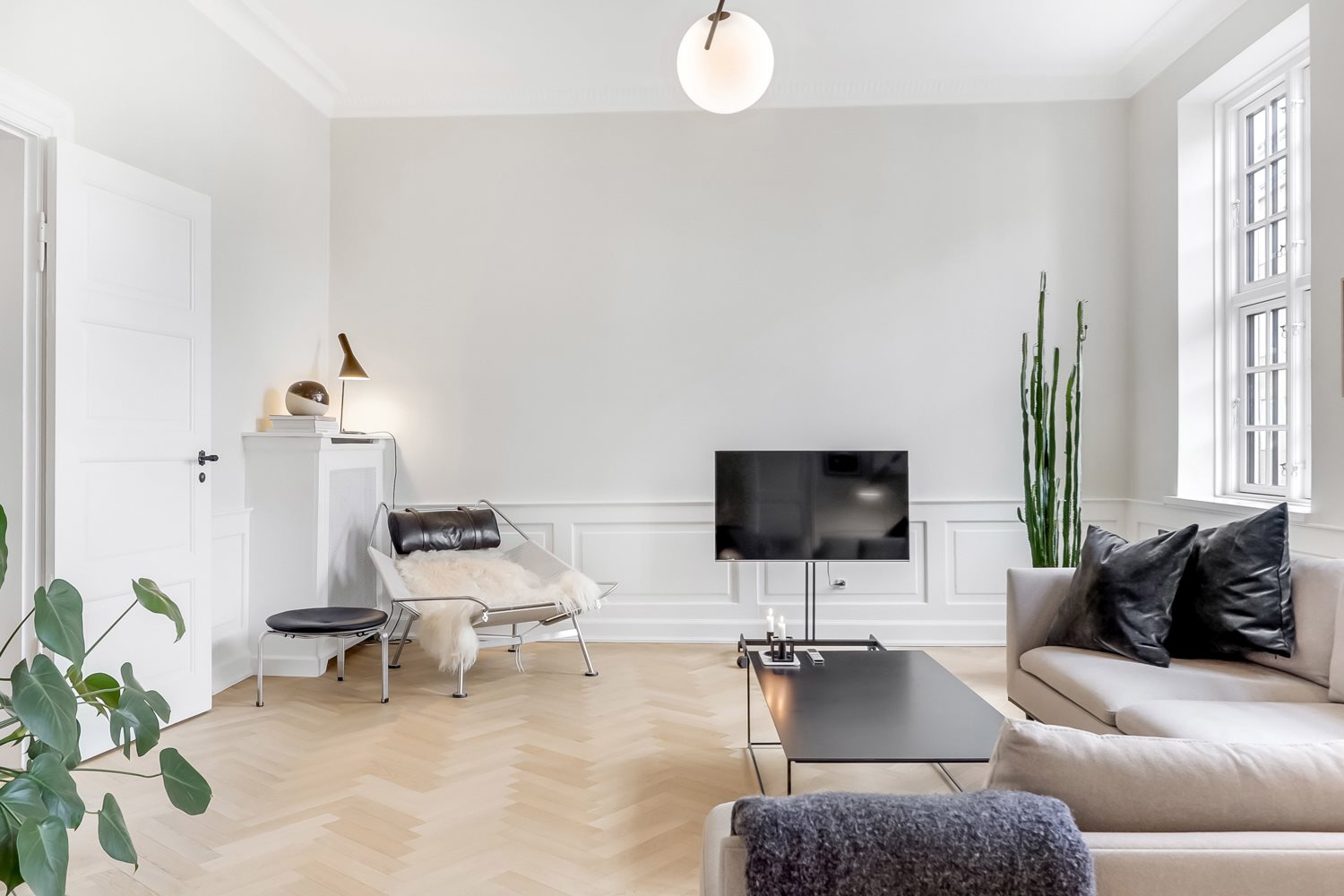 Fremhævet stue billede i fuldskærmstilstand. Billede af Mageløs 10, 2. th., 5000 Odense C