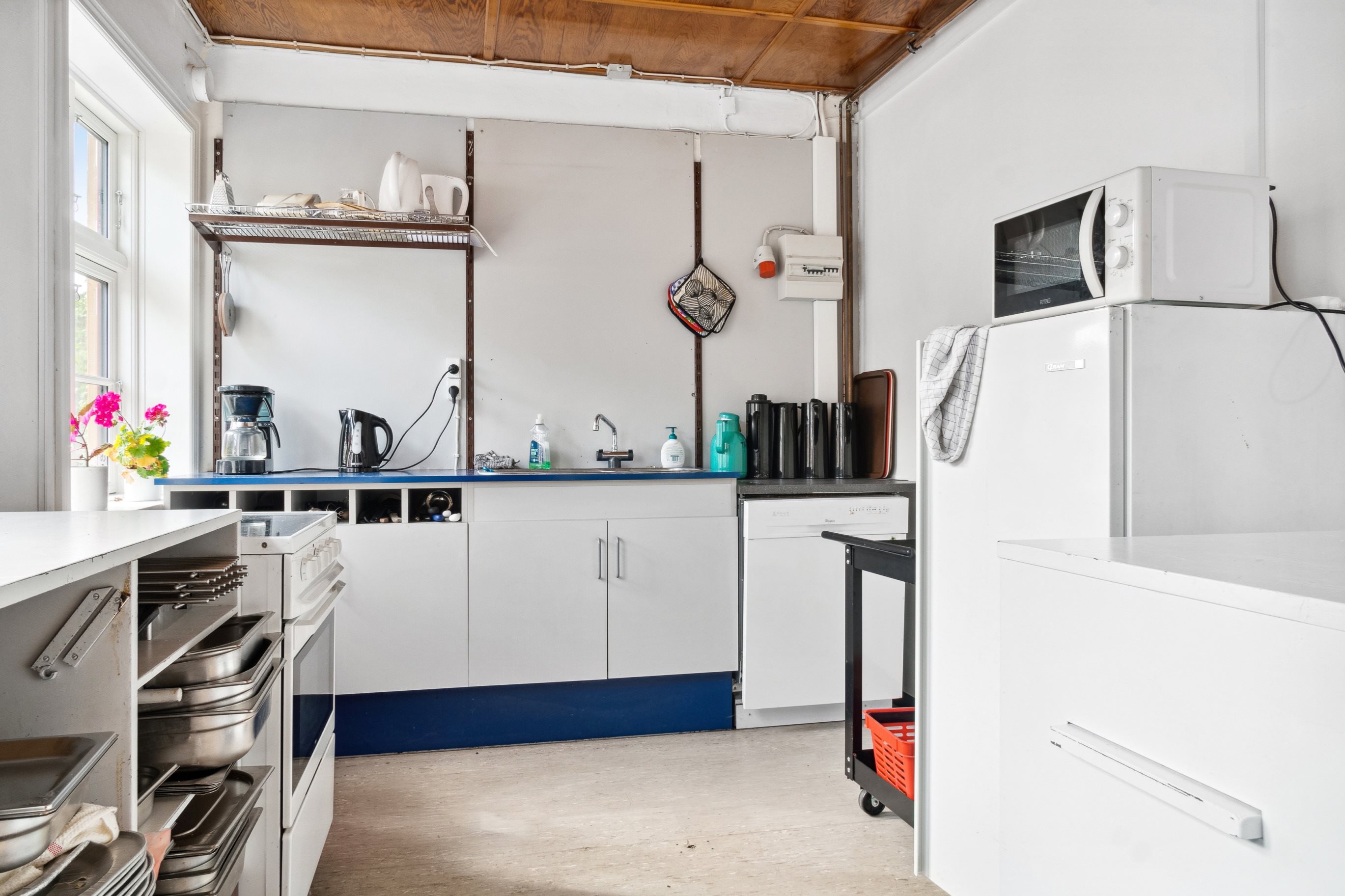 Fremhævet køkken gildesal billede i fuldskærmstilstand. Billede af Kildebakken 29, Everdrup, 4733 Tappernøje