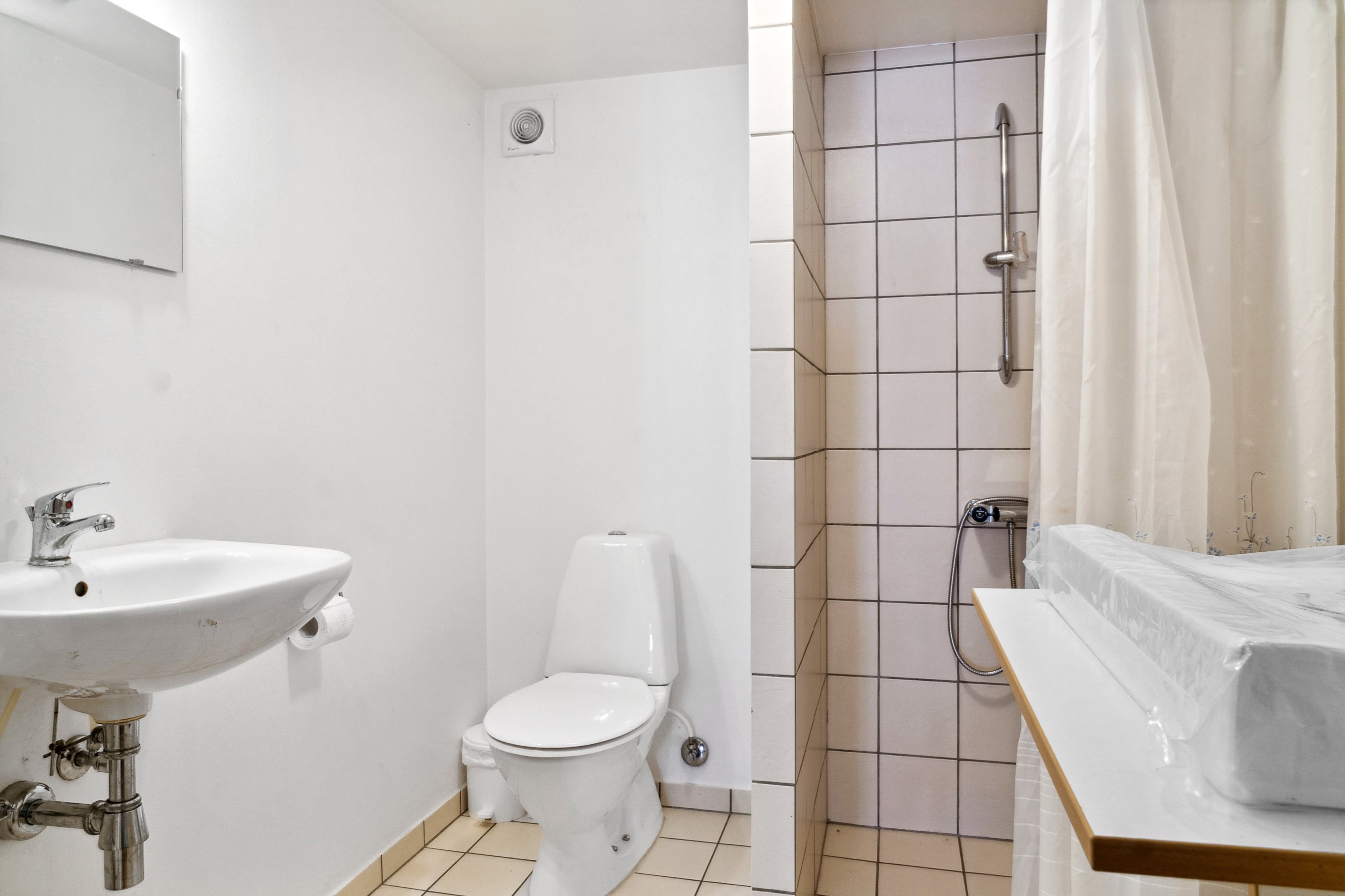 Fremhævet badeværelse 3 billede i fuldskærmstilstand. Billede af Kildebakken 29, Everdrup, 4733 Tappernøje