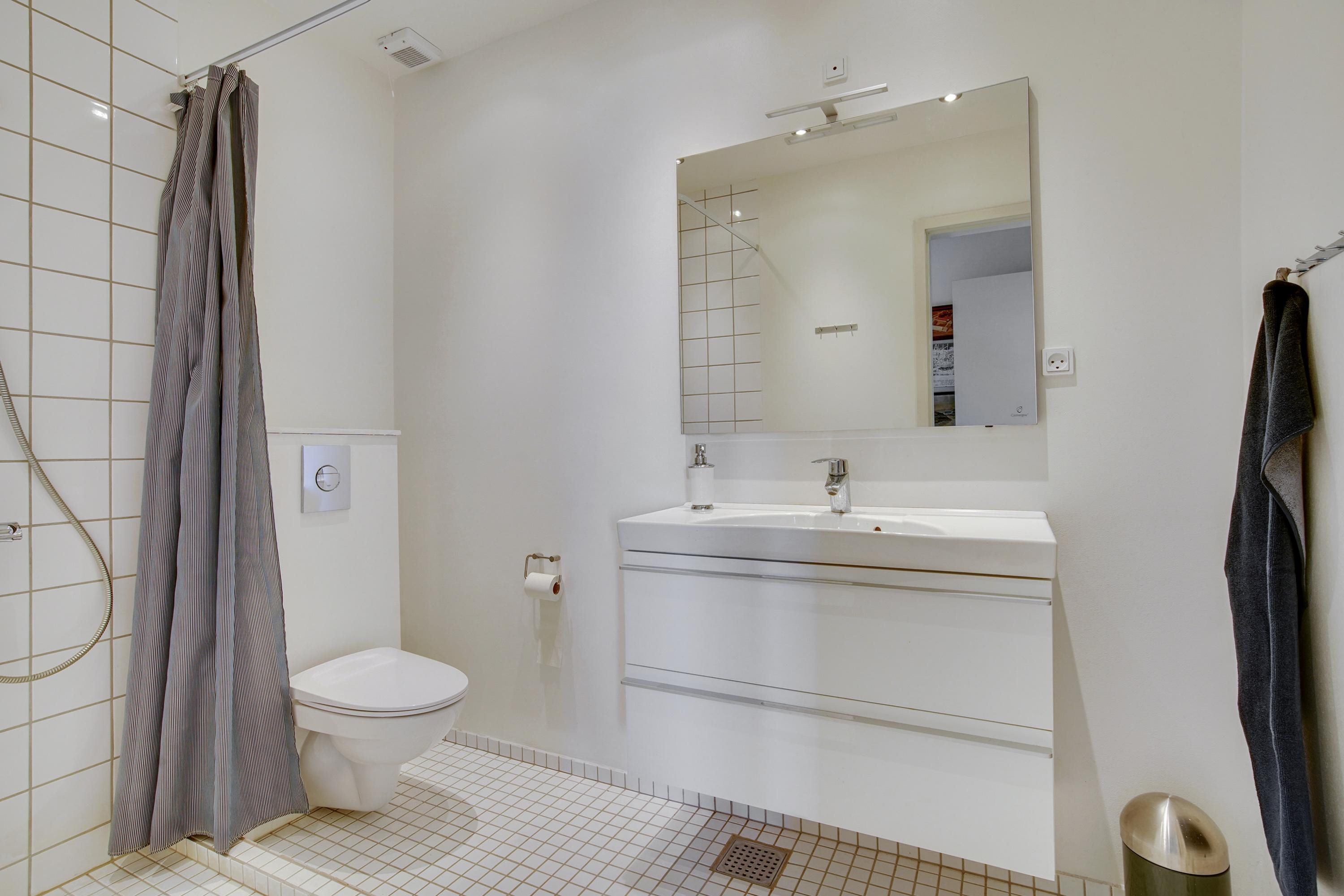 Fremhævet badeværelse billede i fuldskærmstilstand. Billede af Skansebakken 23A, Horne, 9850 Hirtshals