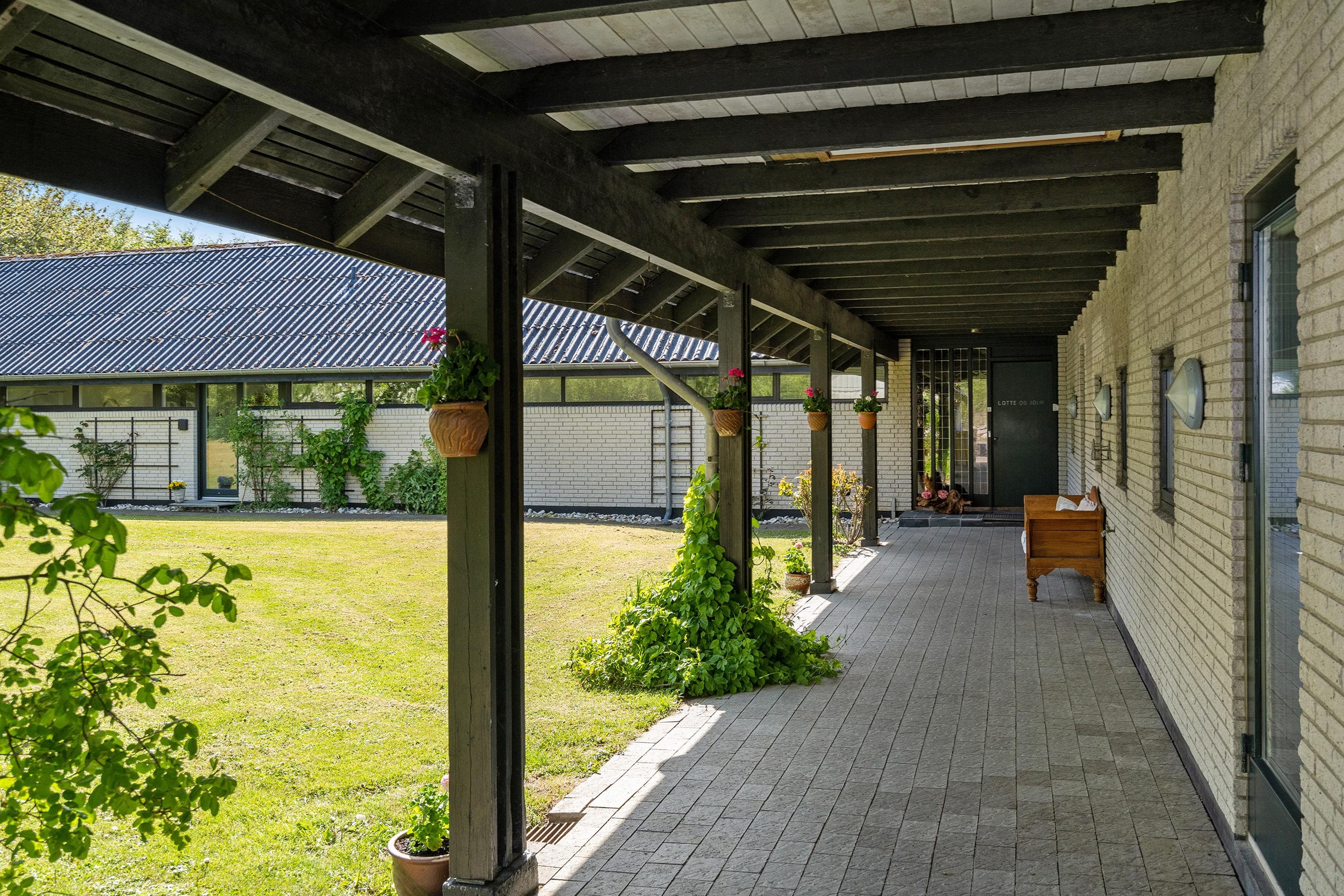 Fremhævet overdækket terrasse billede i fuldskærmstilstand. Billede af Skansebakken 23A, Horne, 9850 Hirtshals