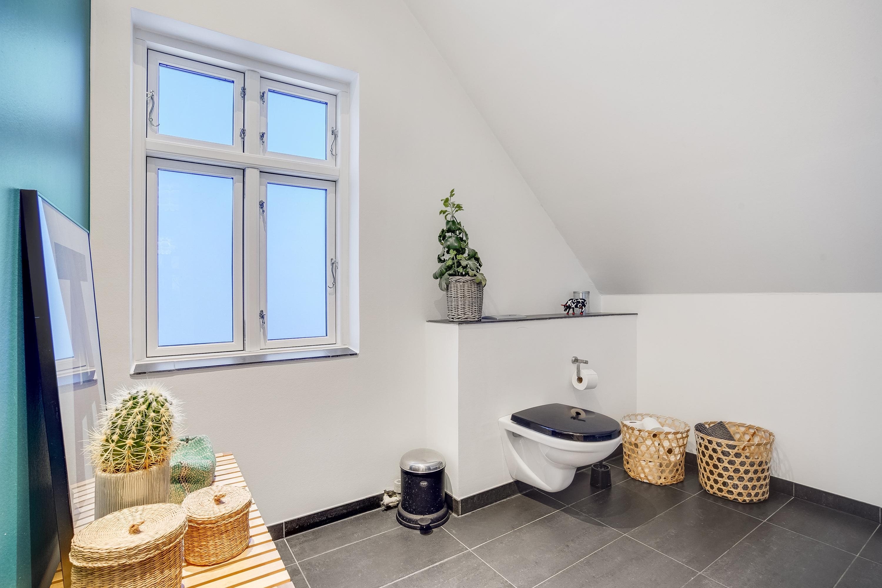 Fremhævet badeværelse billede i fuldskærmstilstand. Billede af Skagensvej 14, 9800 Hjørring