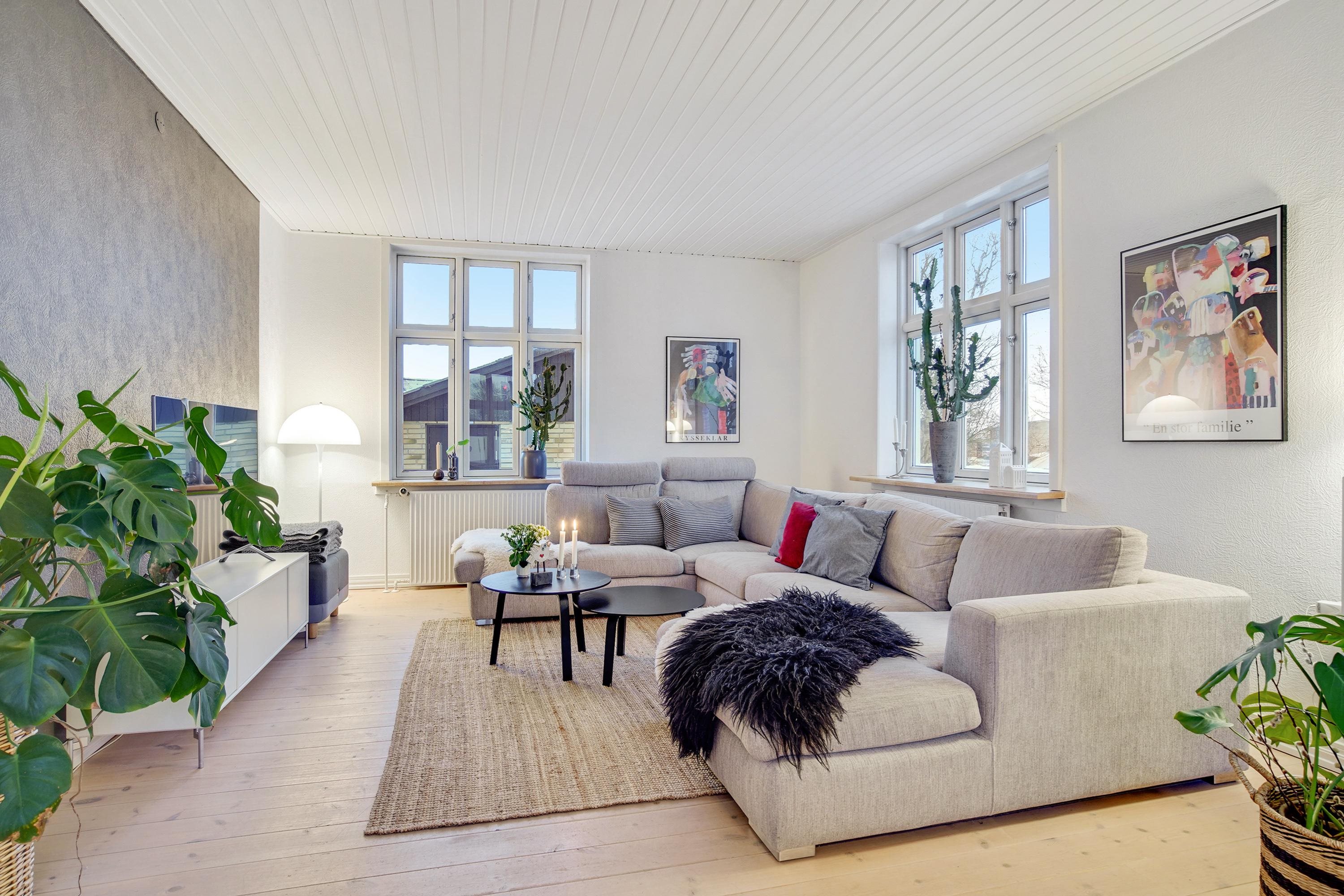 Fremhævet stue billede i fuldskærmstilstand. Billede af Skagensvej 14, 9800 Hjørring