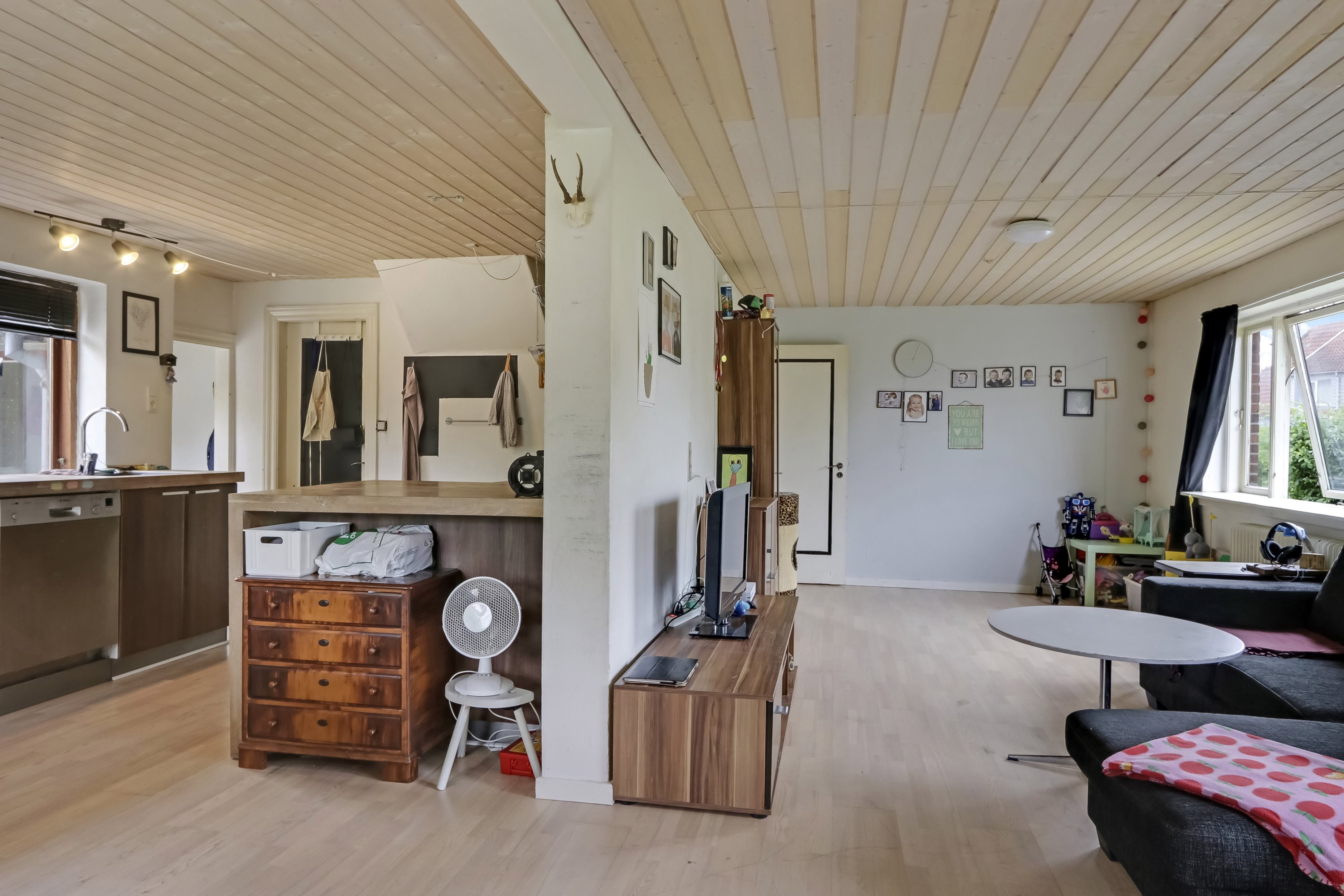 Fremhævet stue billede i fuldskærmstilstand. Billede af Vinkelvej 2, 5772 Kværndrup