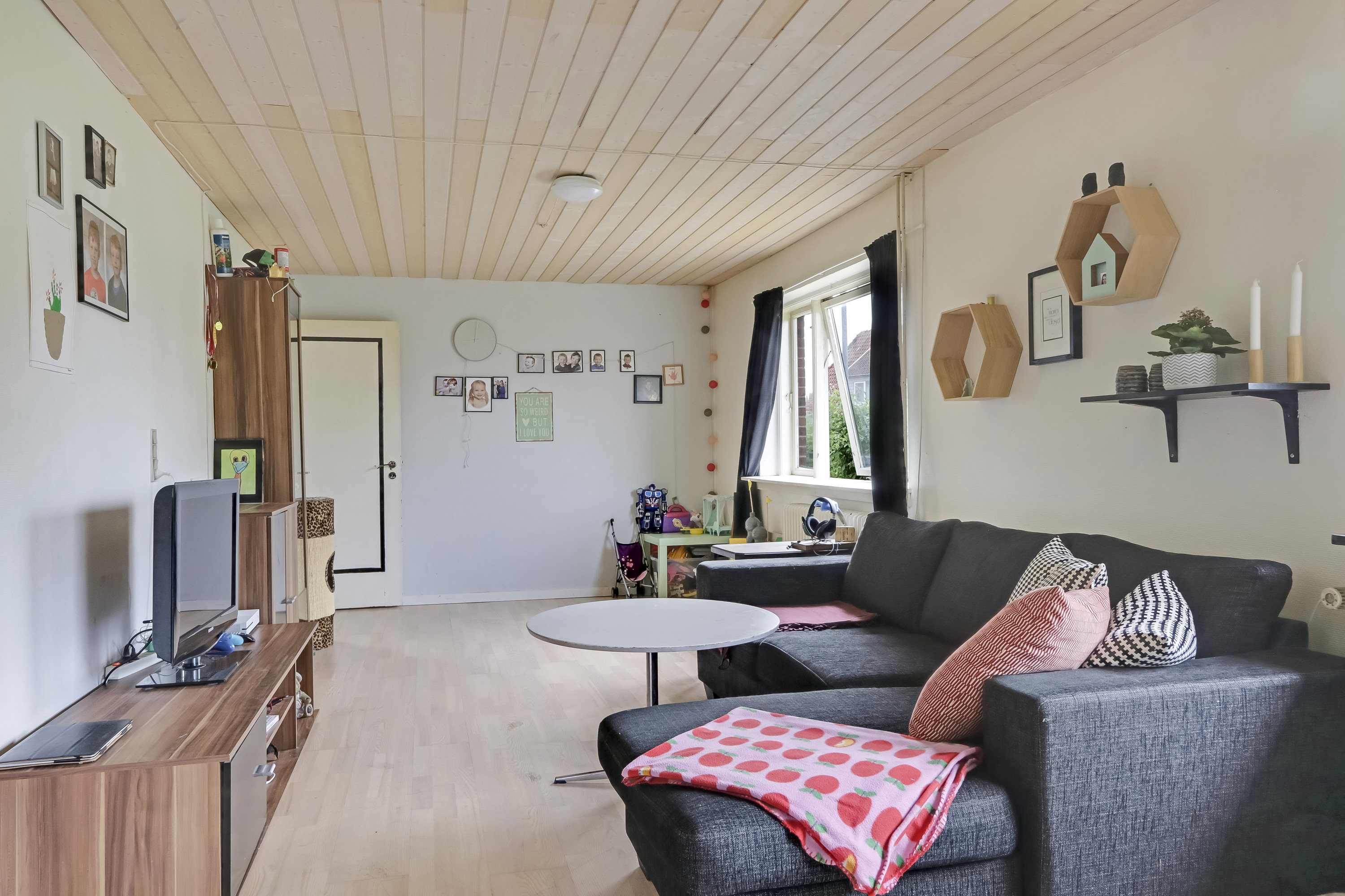 Fremhævet stue billede i fuldskærmstilstand. Billede af Vinkelvej 2, 5772 Kværndrup