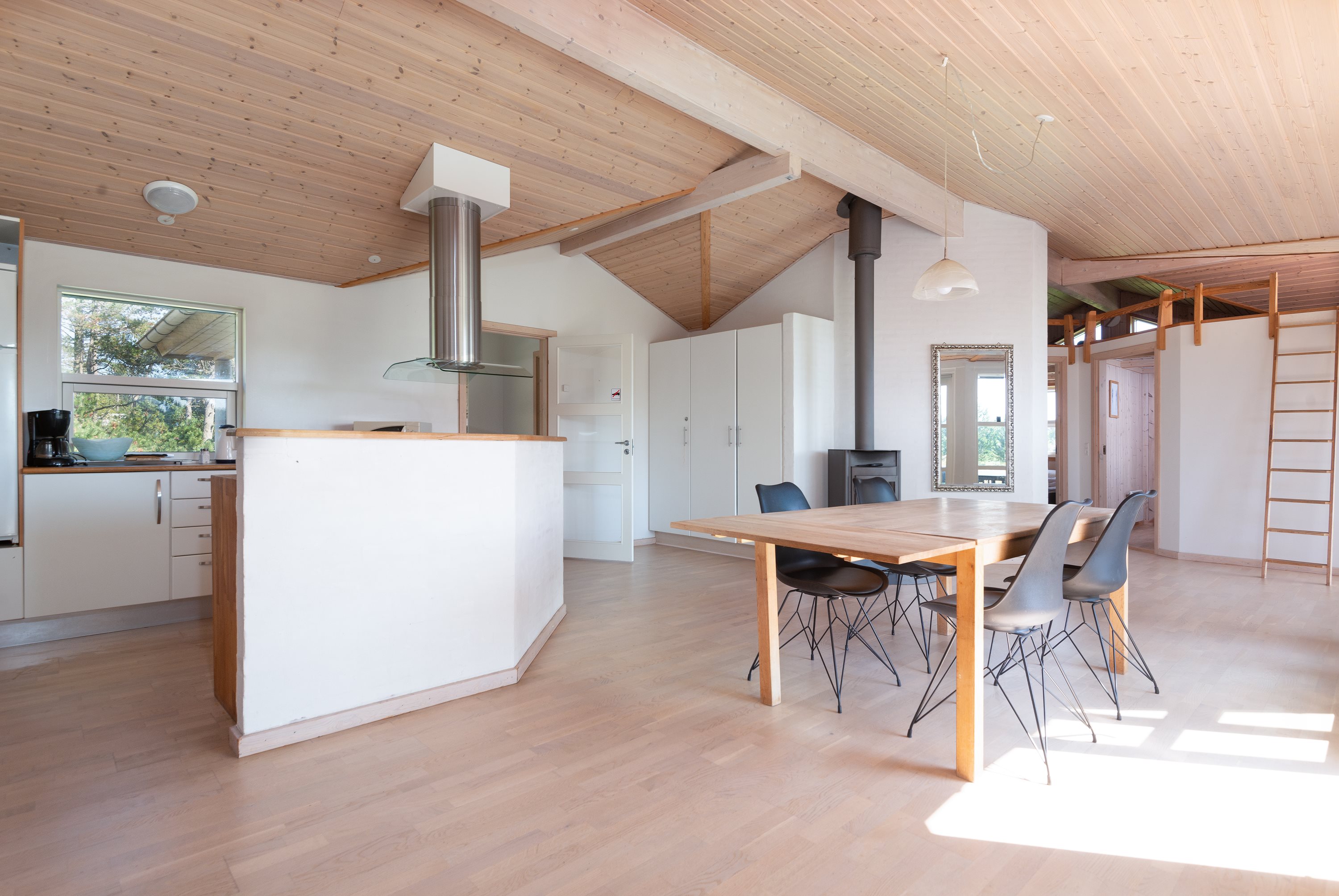 Fremhævet stue billede i fuldskærmstilstand. Billede af Revlen 16, Bratten, 9981 Jerup