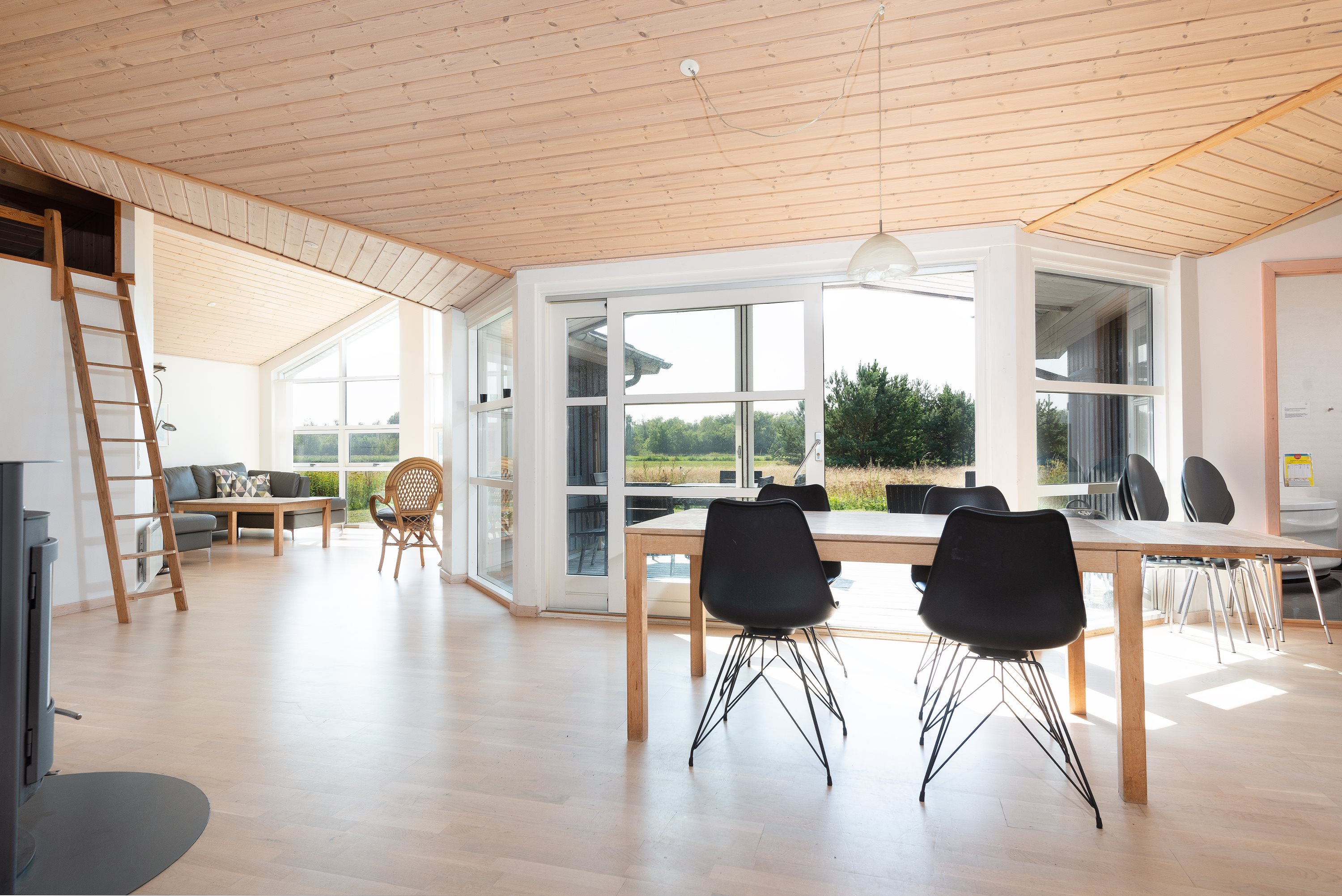 Fremhævet stue billede i fuldskærmstilstand. Billede af Revlen 16, Bratten, 9981 Jerup