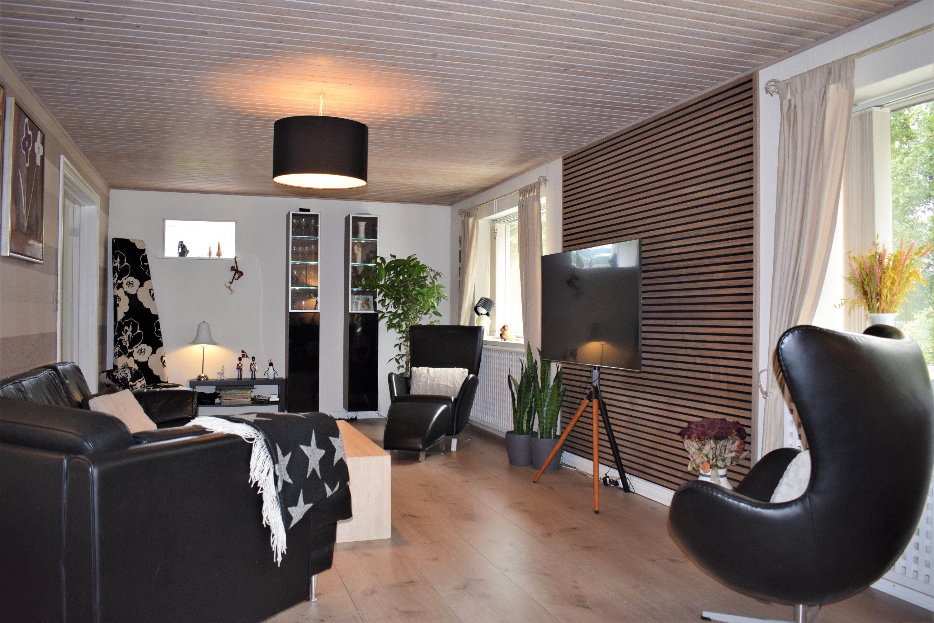 Fremhævet stue billede i fuldskærmstilstand. Billede af Kirkegade 10, Troldhede, 6920 Videbæk