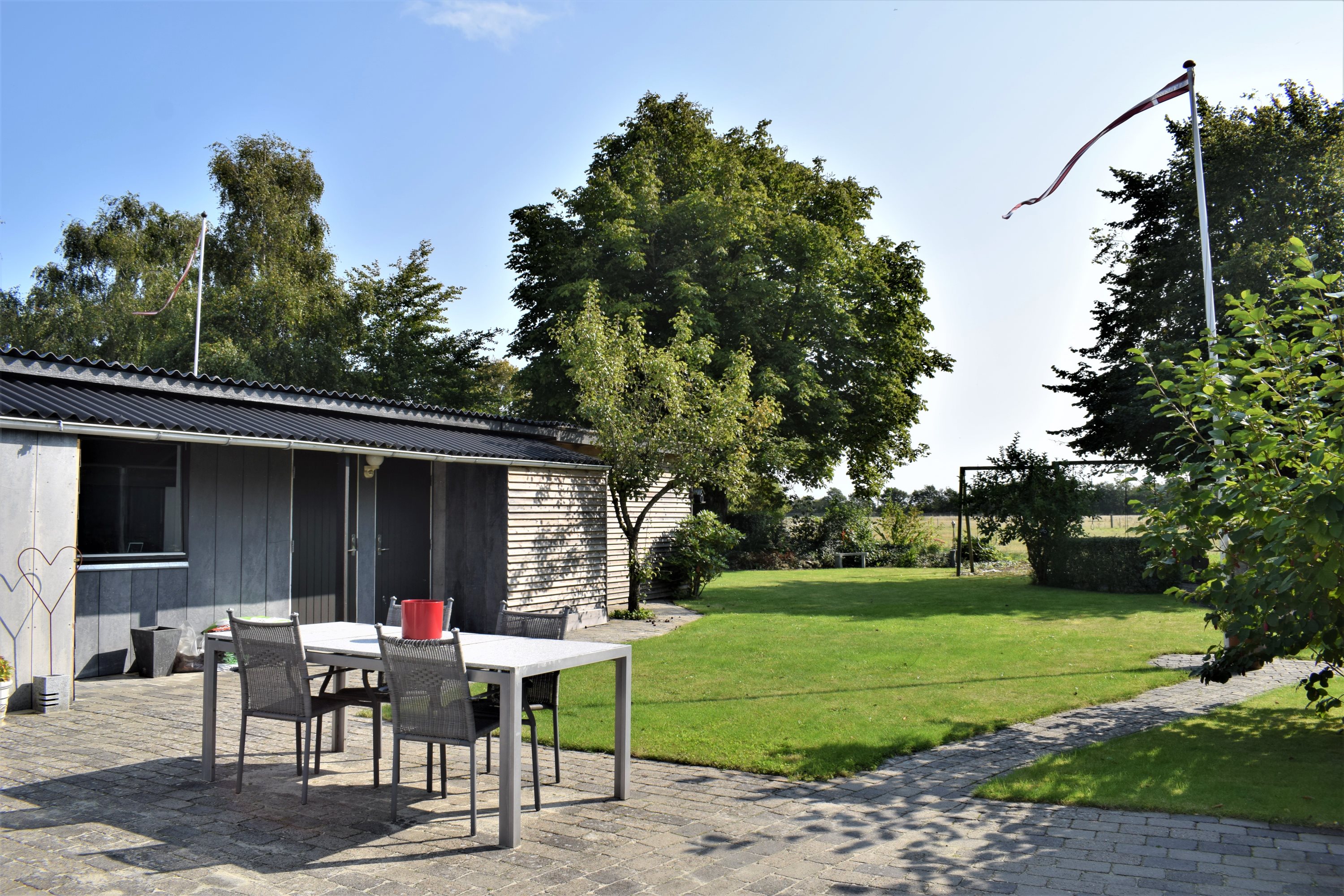 Fremhævet terrasse billede i fuldskærmstilstand. Billede af Kirkegade 10, Troldhede, 6920 Videbæk