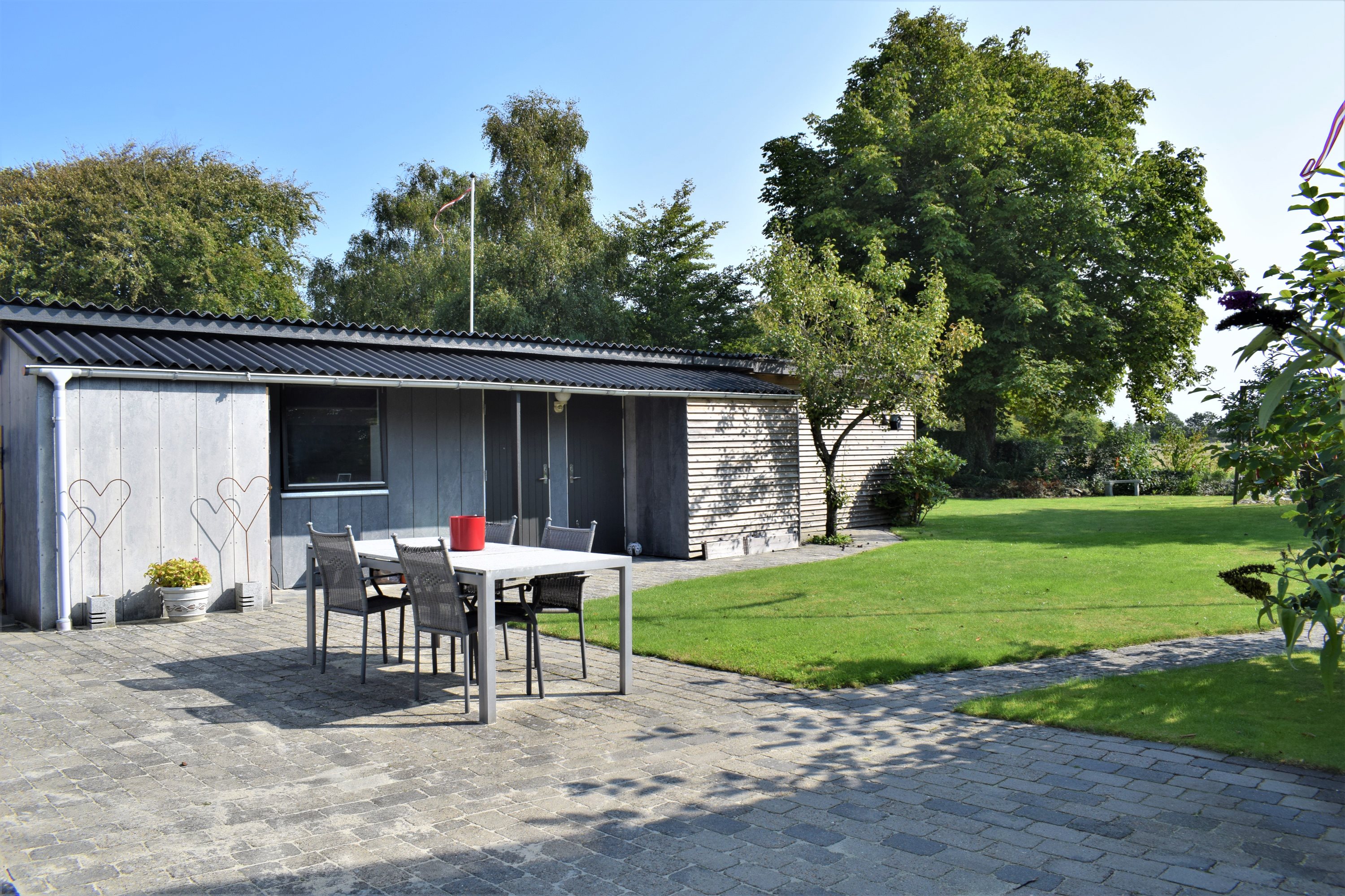 Fremhævet terrasse billede i fuldskærmstilstand. Billede af Kirkegade 10, Troldhede, 6920 Videbæk