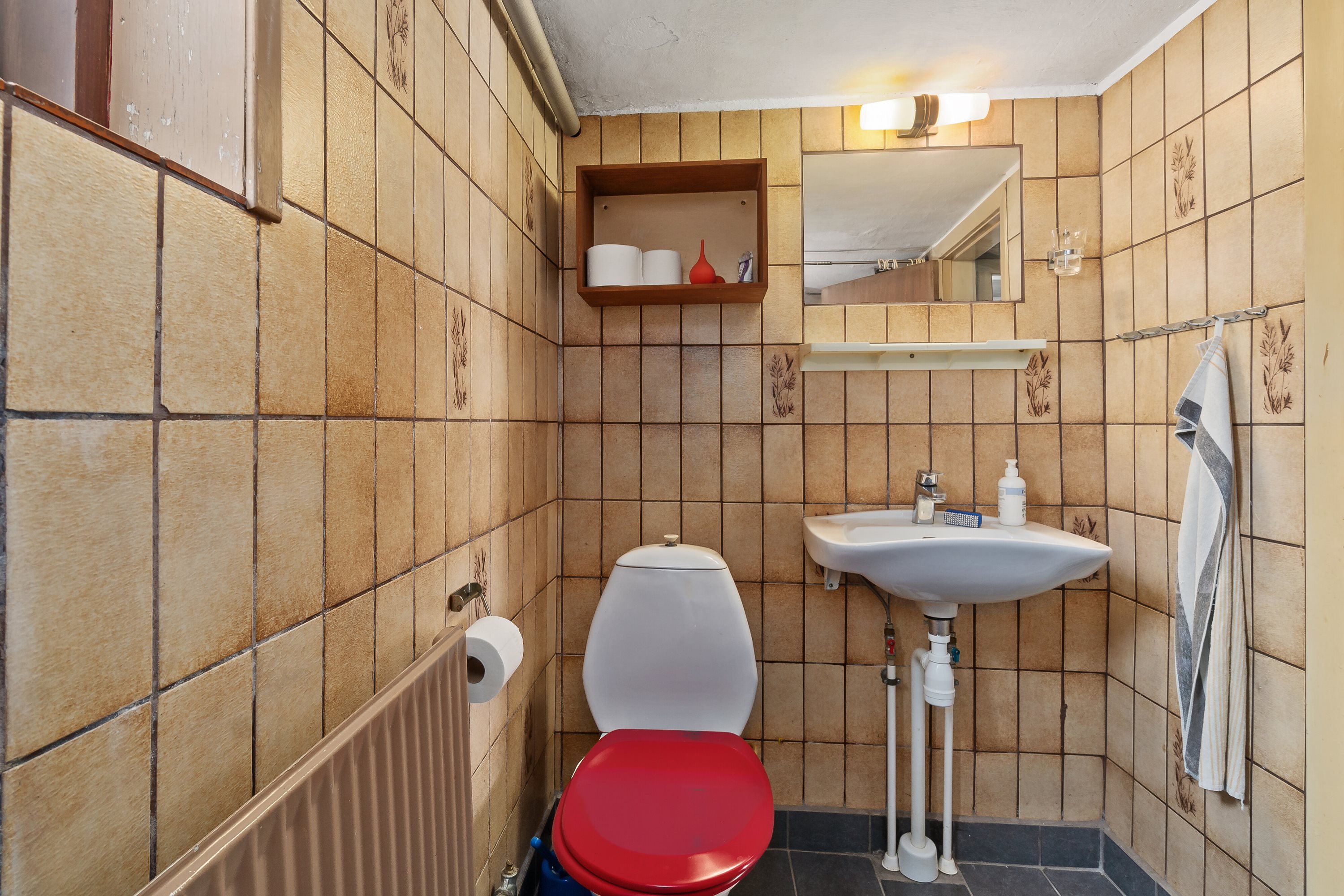 Fremhævet toilet billede i fuldskærmstilstand. Billede af Algade 8, Koldby, 7752 Snedsted