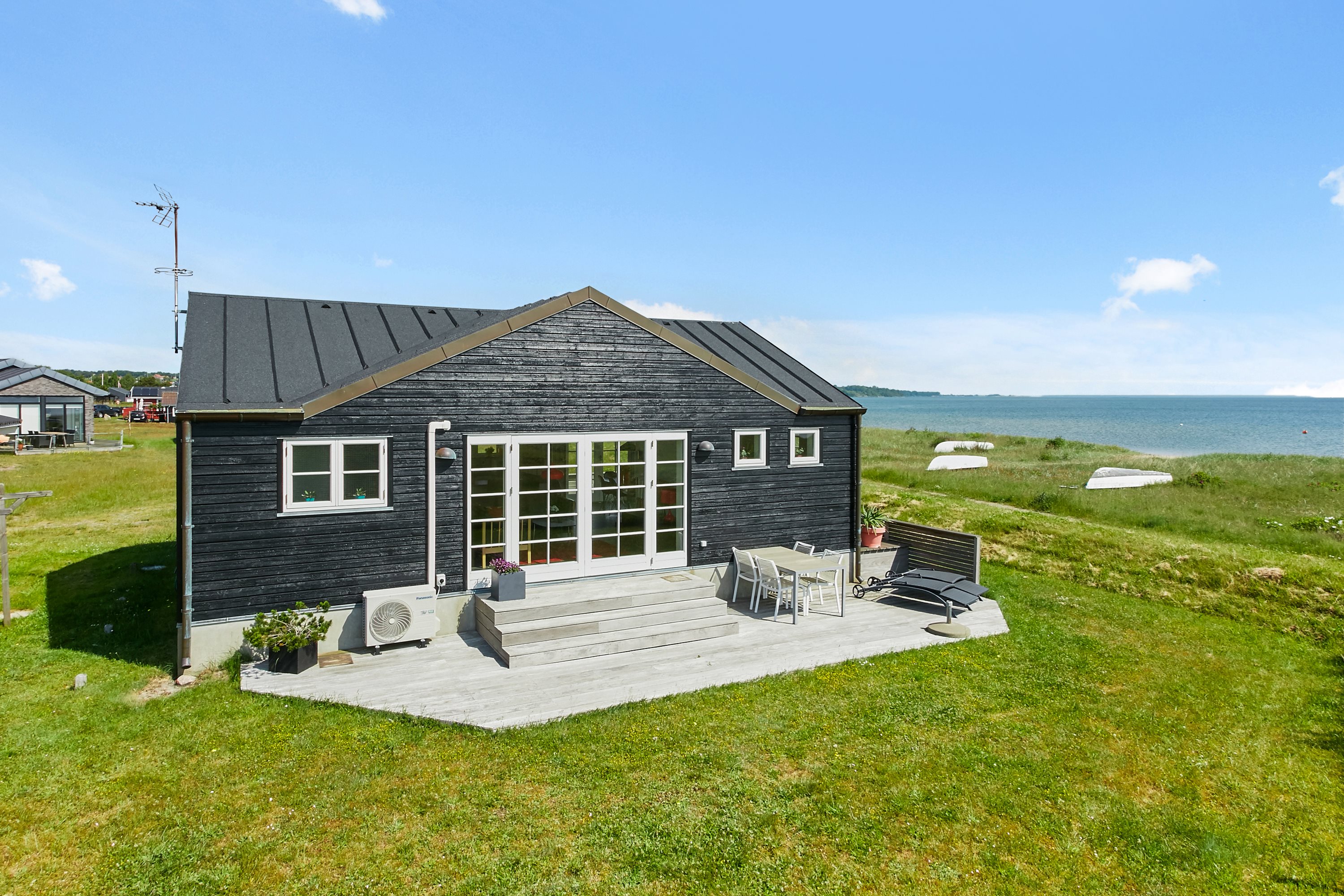 Miniaturebillede 2: ejendommen. Billede af Asbo 7, As Vig, 7130 Juelsminde