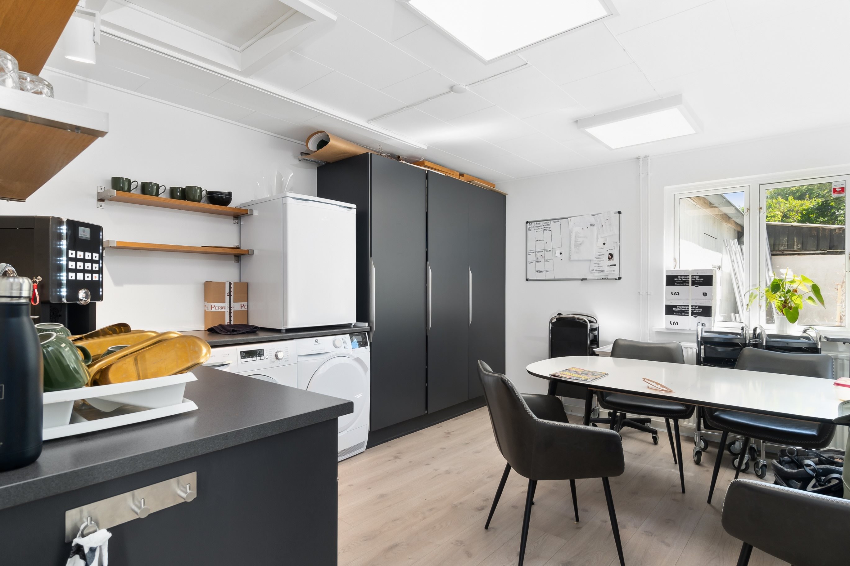 Fremhævet erhverv køkken billede i fuldskærmstilstand. Billede af Adelgade 68, 4720 Præstø