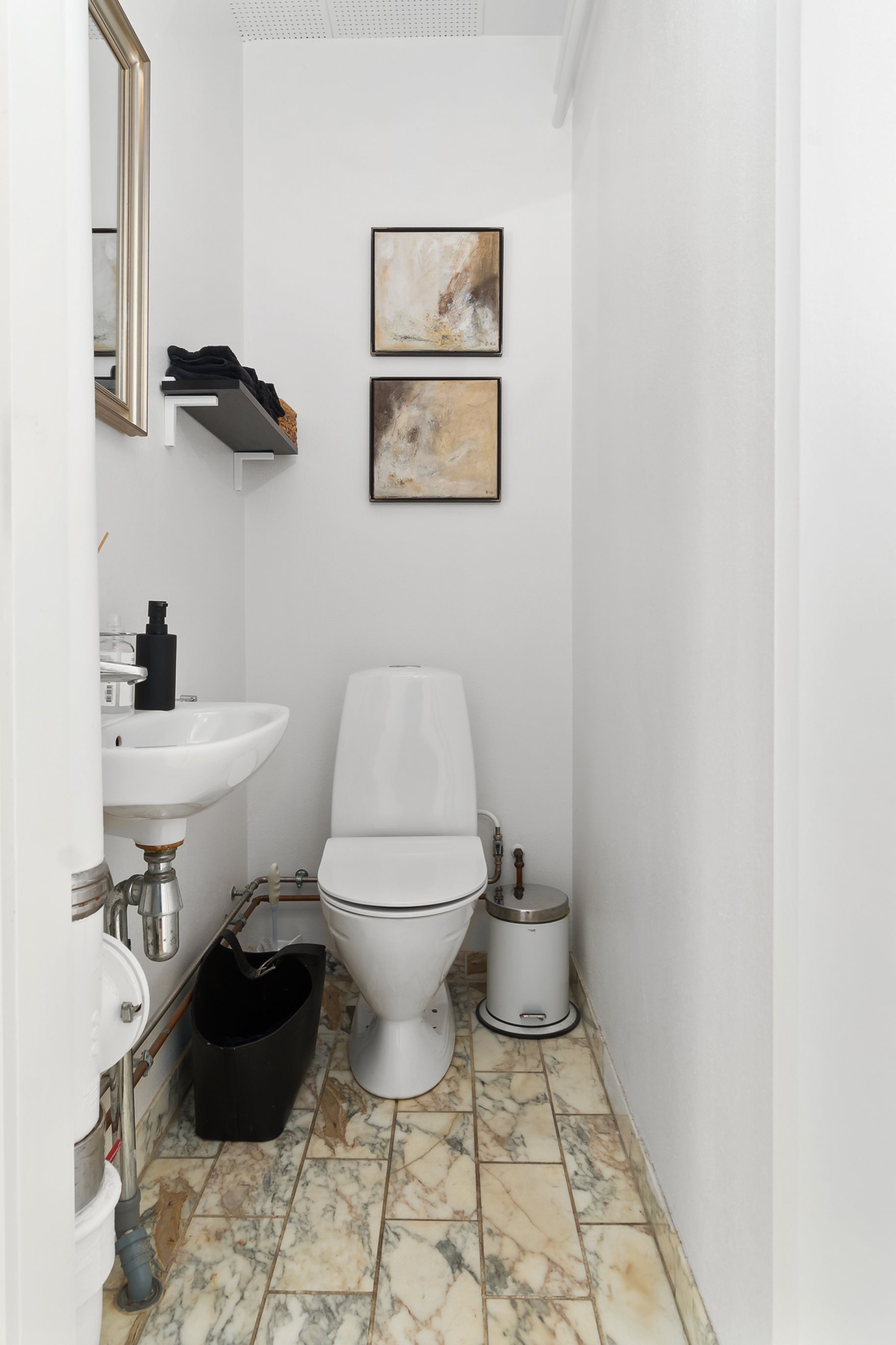 Fremhævet erhverv toilet billede i fuldskærmstilstand. Billede af Adelgade 68, 4720 Præstø