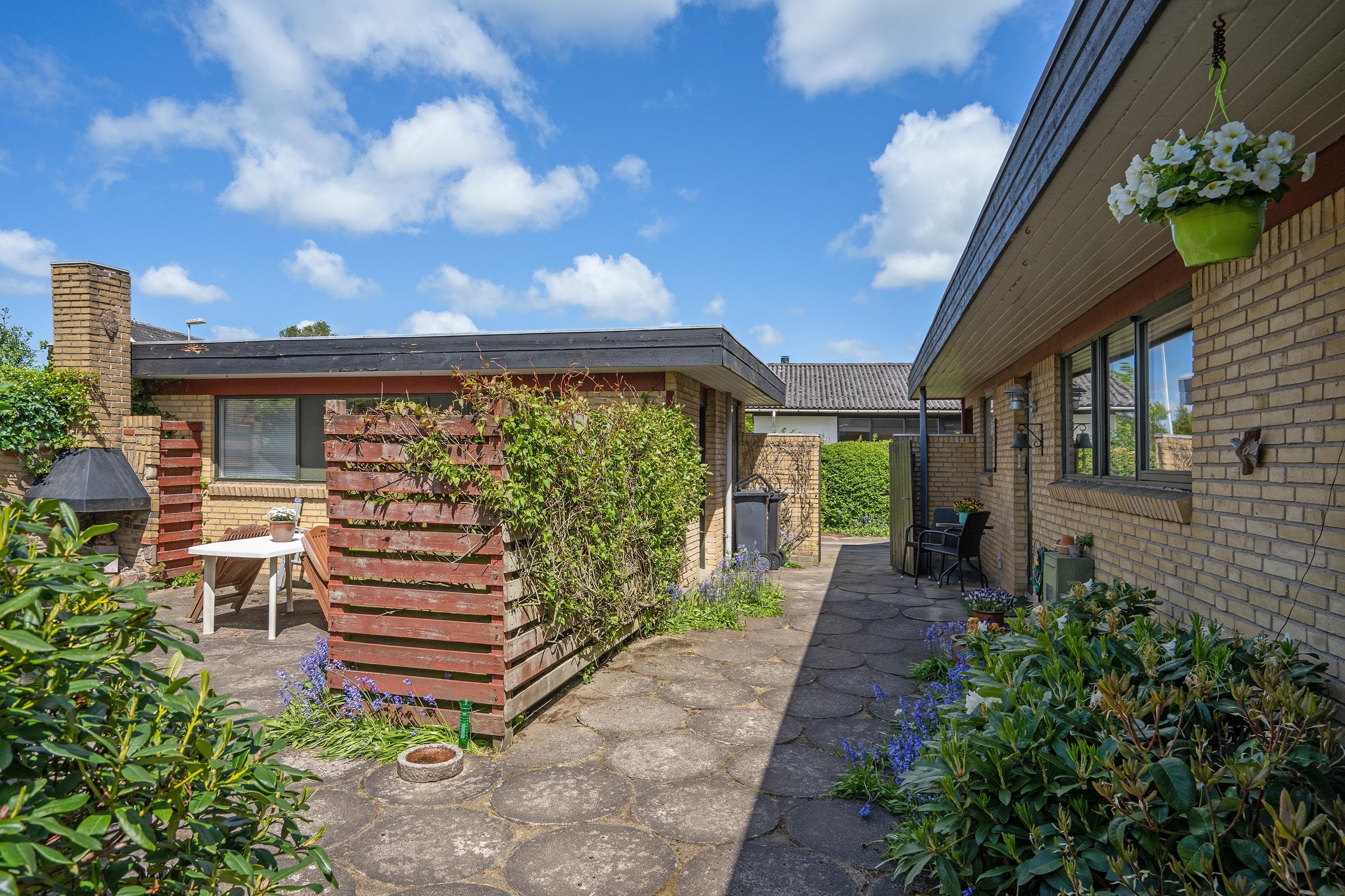 Fremhævet terrasse billede i fuldskærmstilstand. Billede af Egevej 29, Gærum, 9900 Frederikshavn