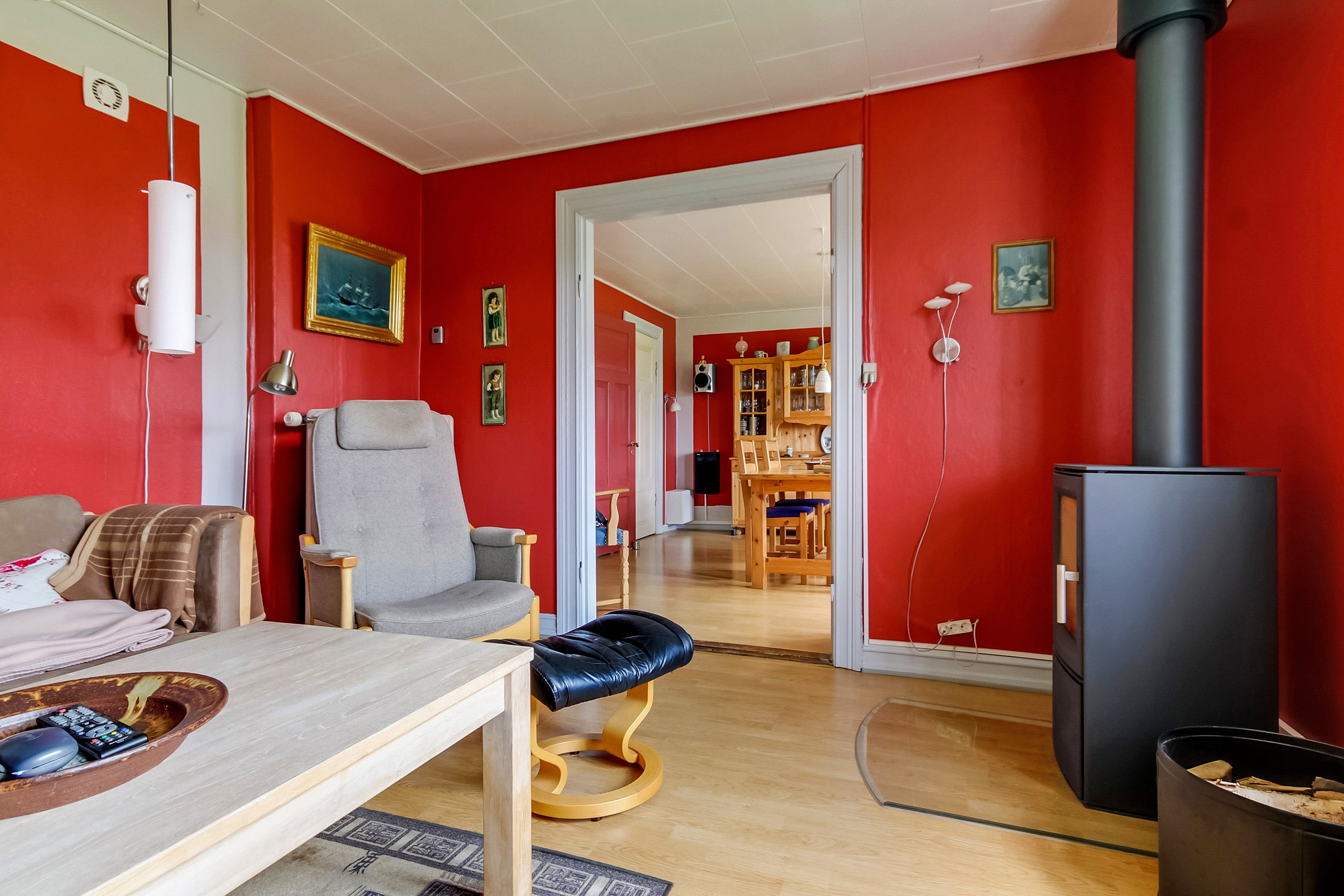 Fremhævet stue billede i fuldskærmstilstand. Billede af Refshedevej 13A, St. Darum, 6740 Bramming