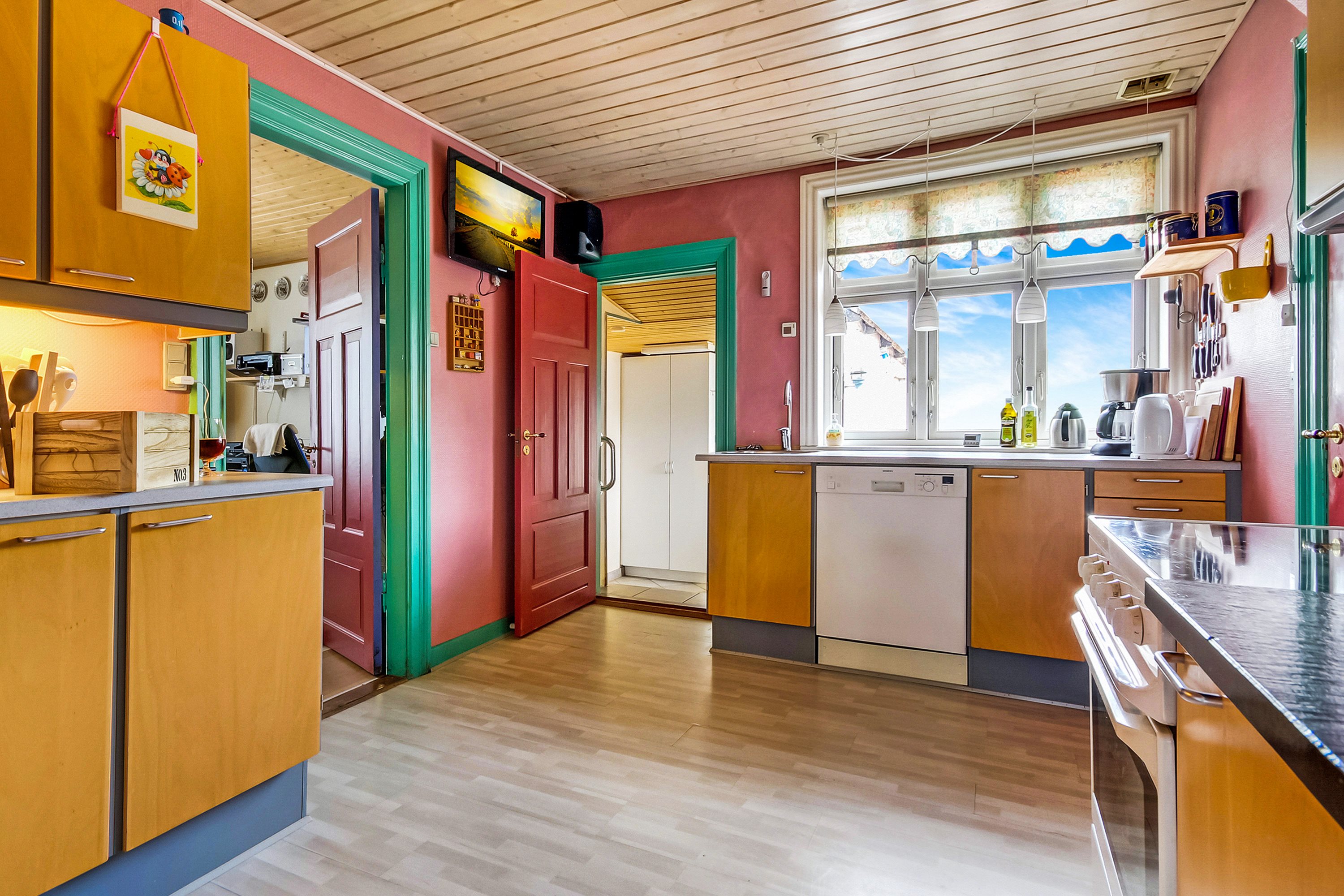 Fremhævet køkken billede i fuldskærmstilstand. Billede af Refshedevej 13A, St. Darum, 6740 Bramming