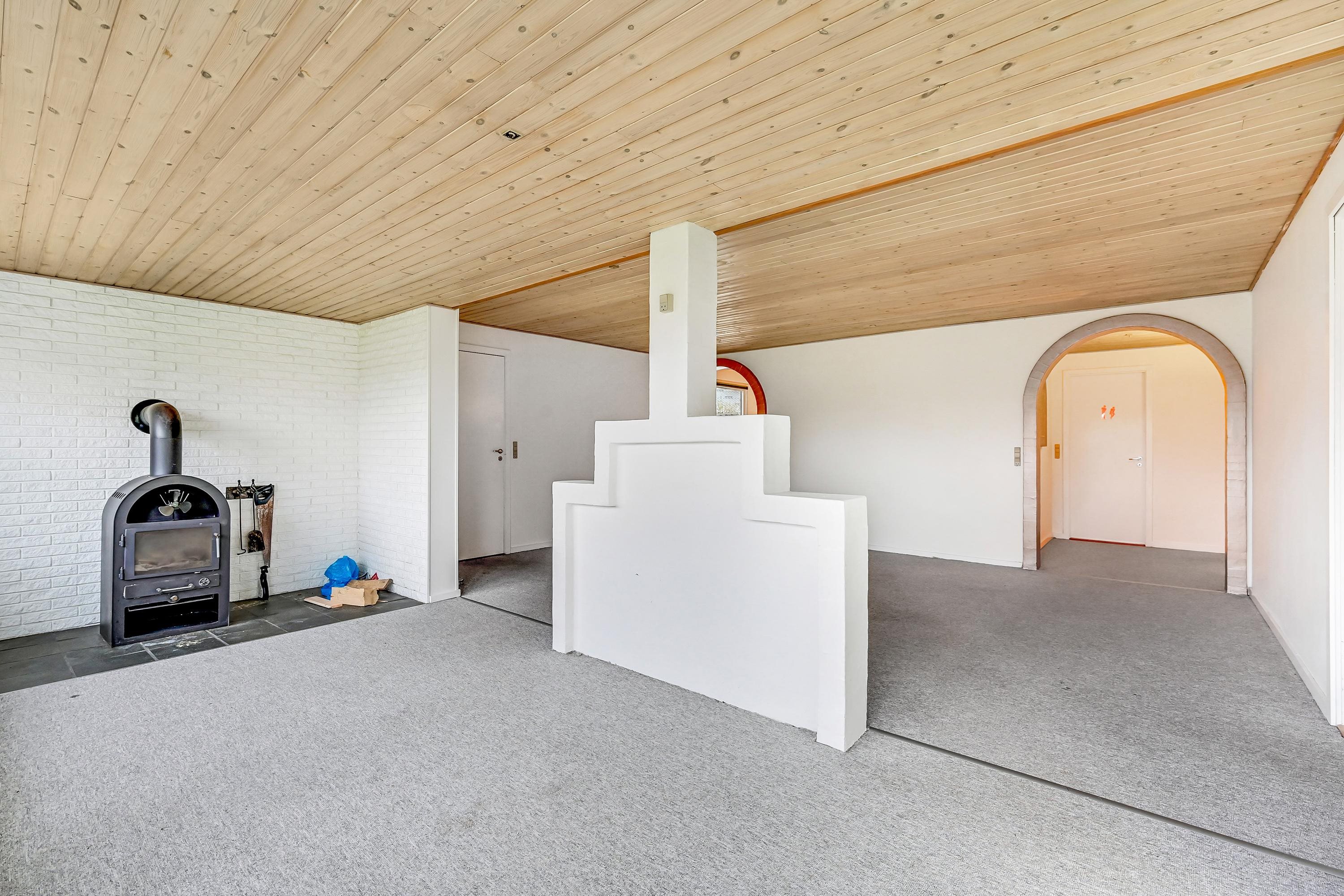 Fremhævet stue billede i fuldskærmstilstand. Billede af Højgårdsvej 12, Thorning, 8620 Kjellerup