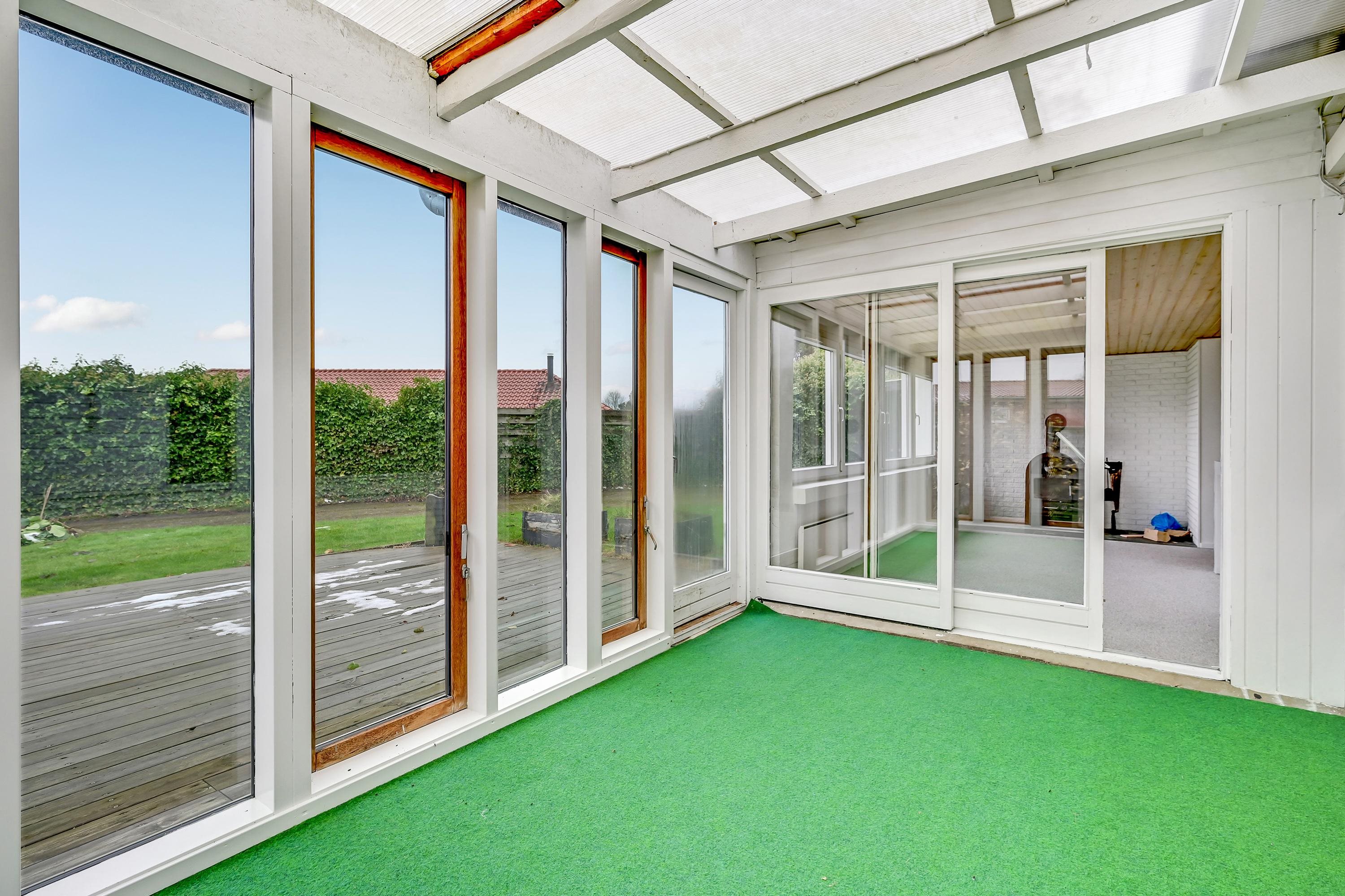 Fremhævet udestue billede i fuldskærmstilstand. Billede af Højgårdsvej 12, Thorning, 8620 Kjellerup