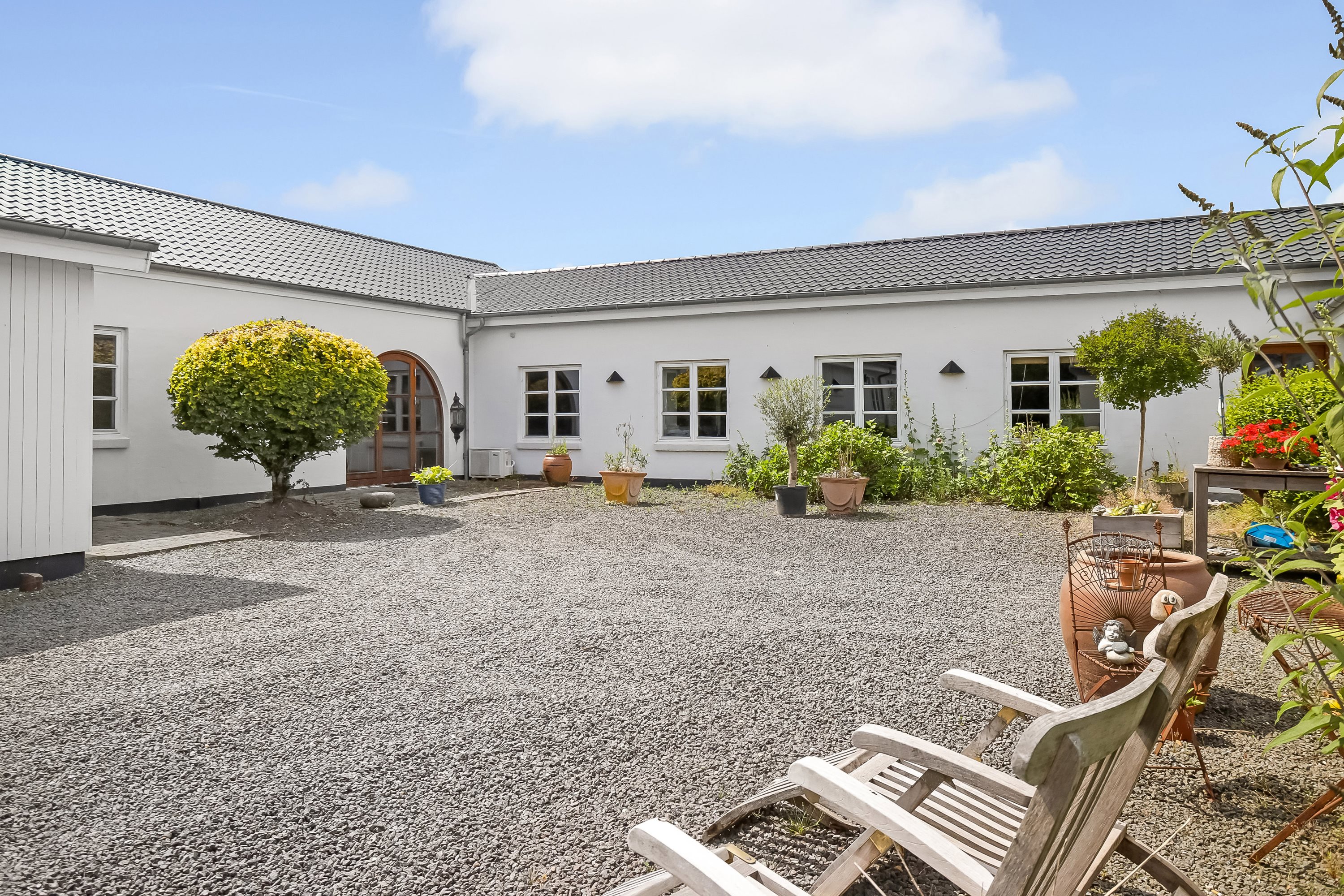 Fremhævet terrasse billede i fuldskærmstilstand. Billede af Rogenstrupvej 6, 8831 Løgstrup