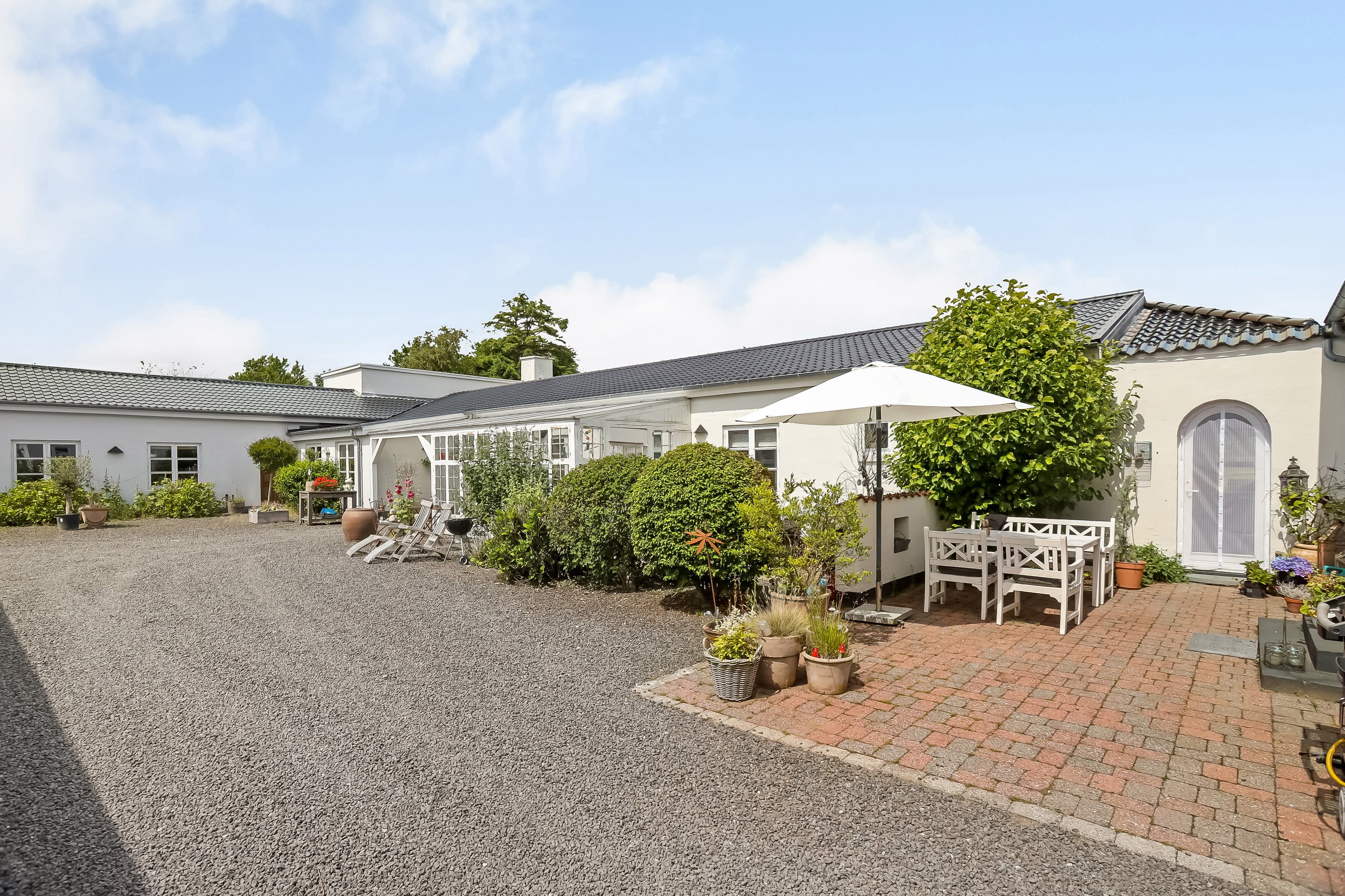 Fremhævet terrasse billede i fuldskærmstilstand. Billede af Rogenstrupvej 6, 8831 Løgstrup