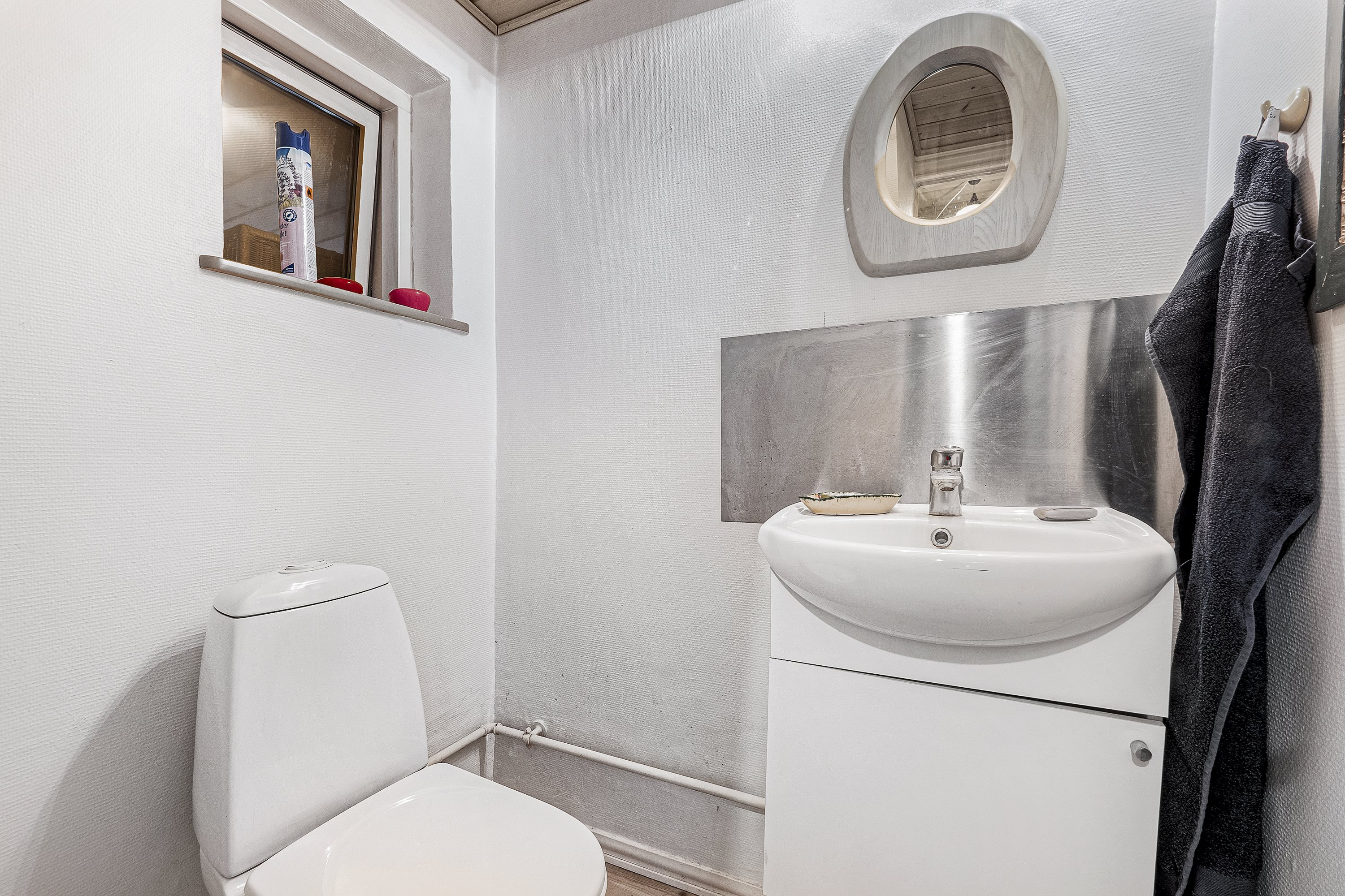 Fremhævet toilet billede i fuldskærmstilstand. Billede af Mølletoften 58, 7800 Skive